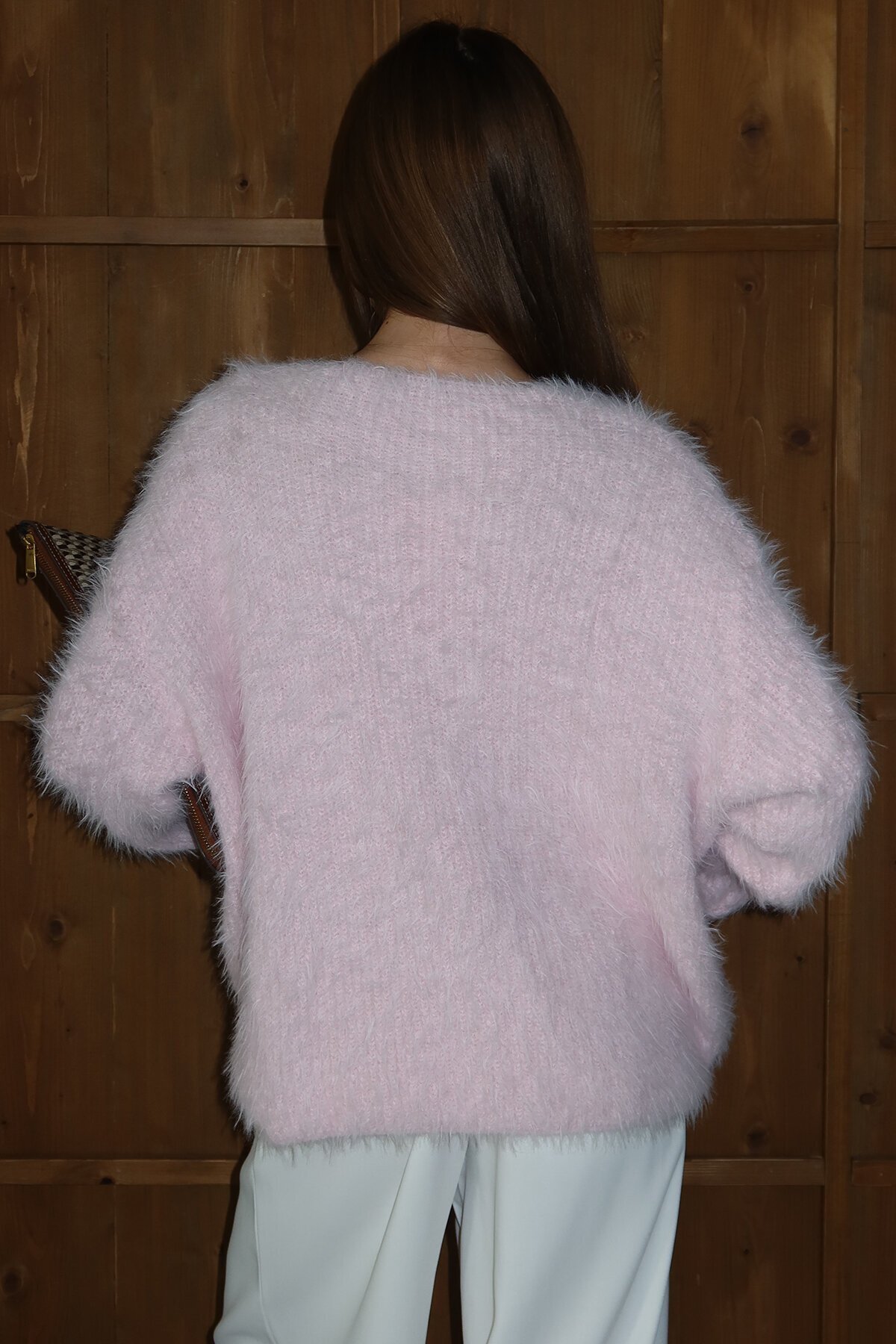 Geniş Yaka Püsküllü Triko Kazak