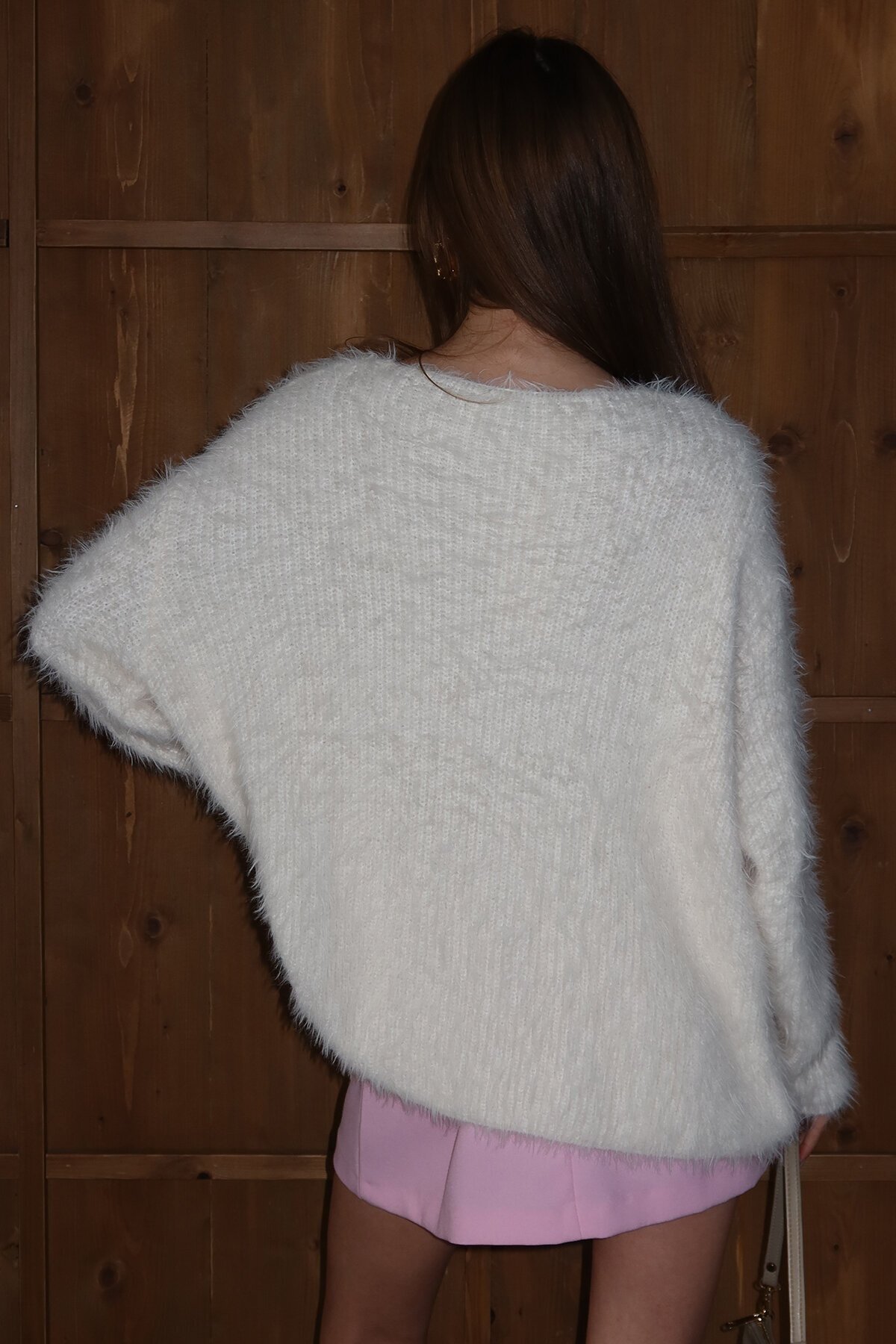 Geniş Yaka Püsküllü Triko Kazak