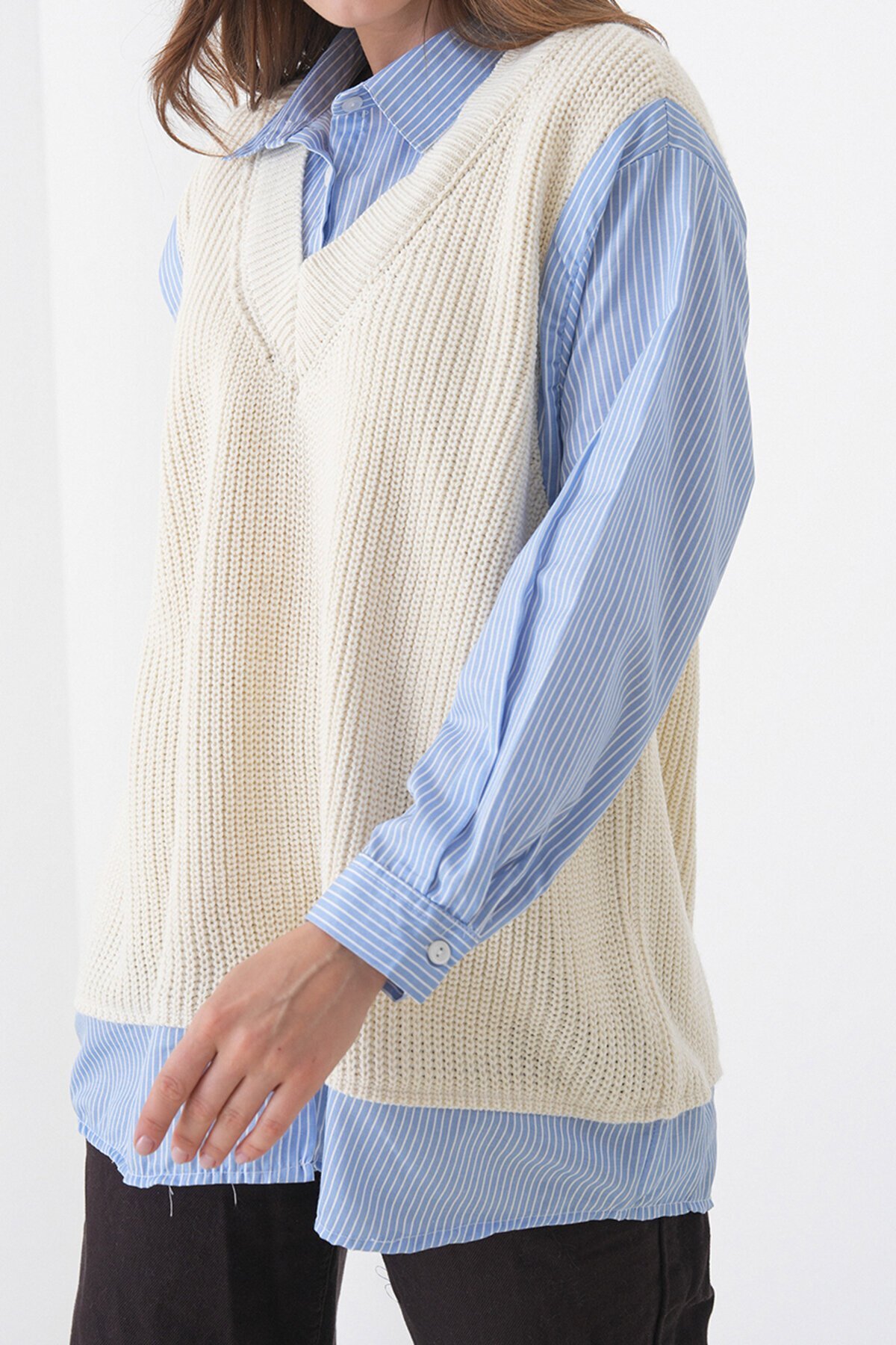 Gömlek Detaylı V Yaka Triko Süveter Bluz