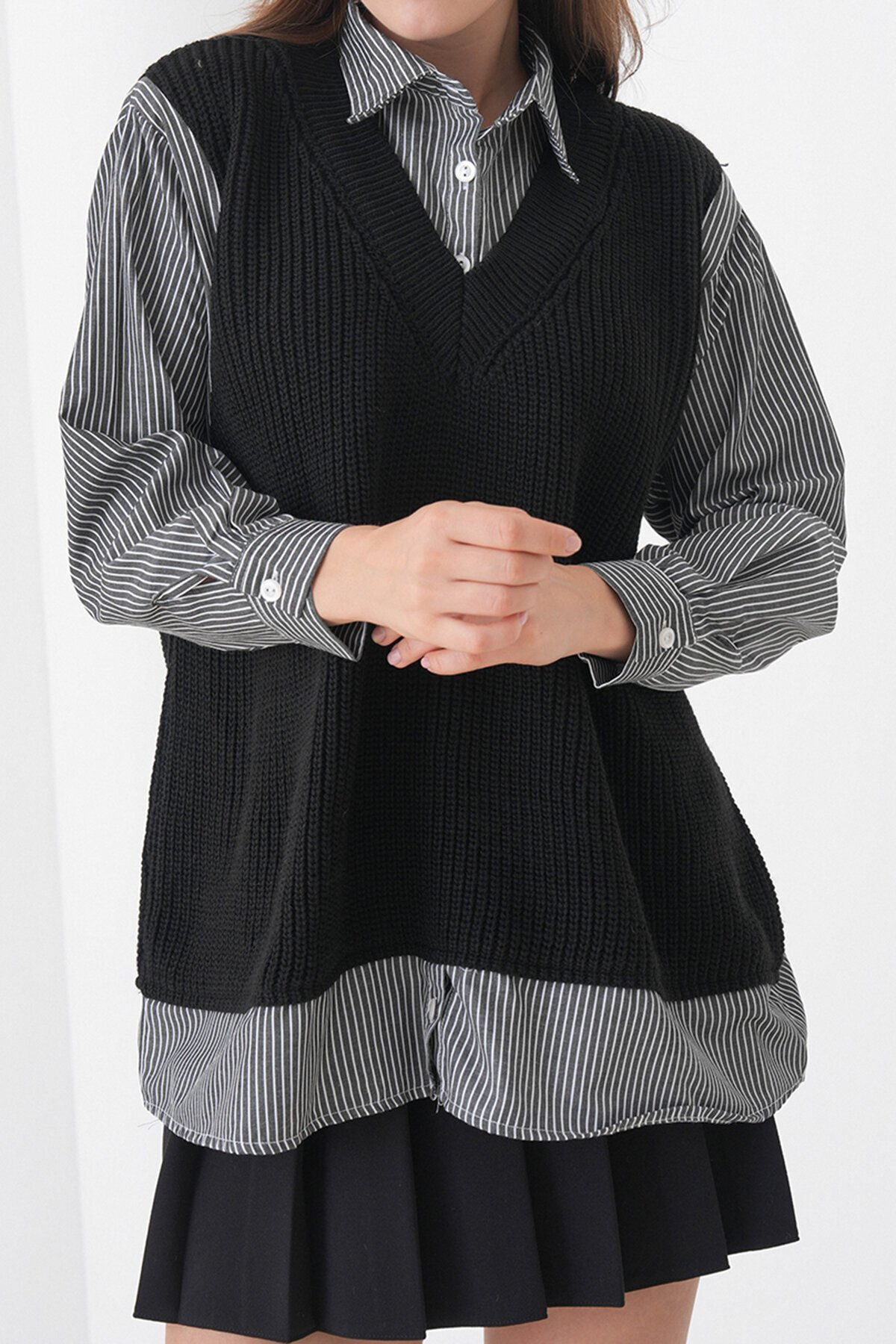 Gömlek Detaylı V Yaka Triko Süveter Bluz