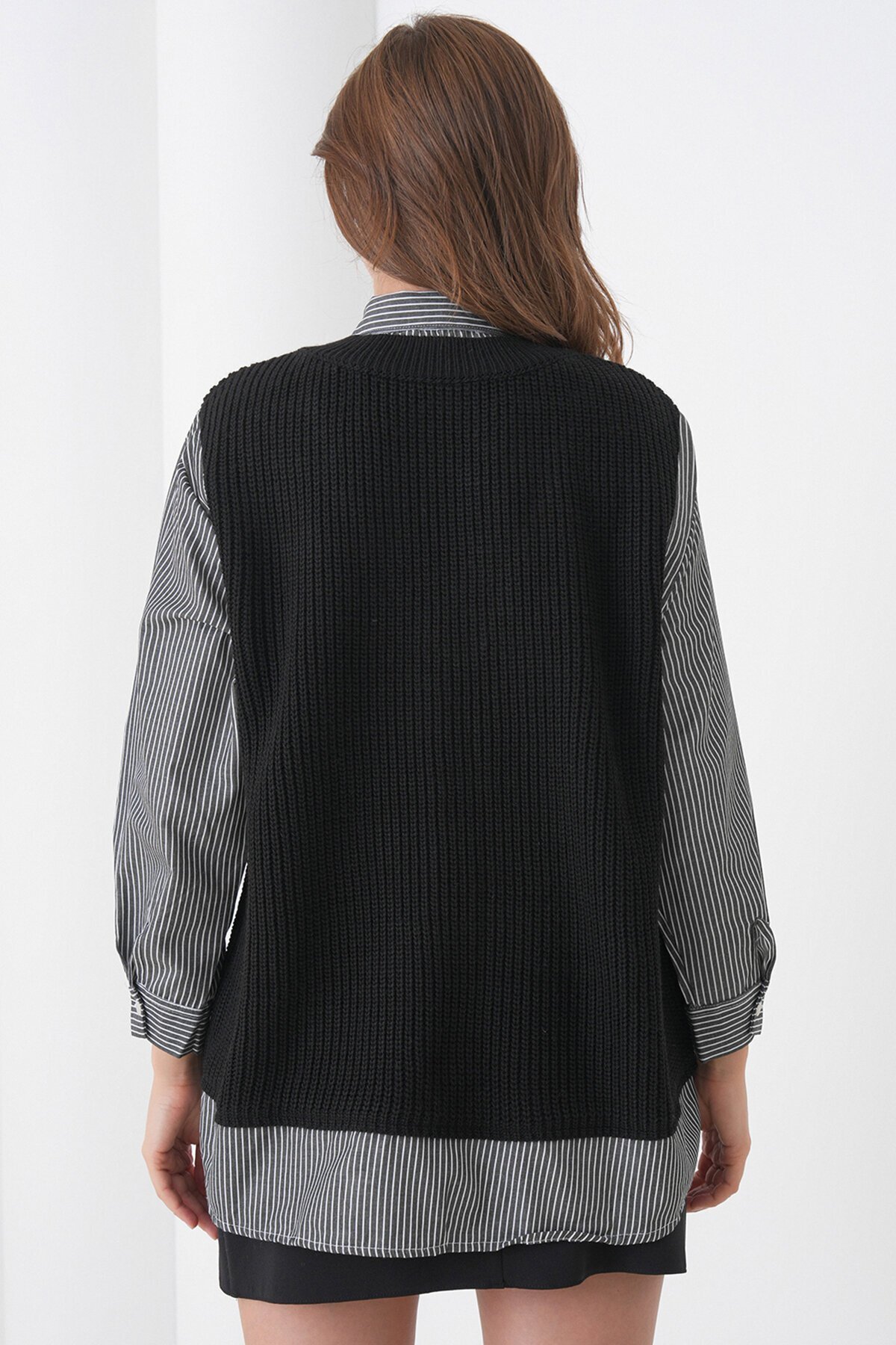 Gömlek Detaylı V Yaka Triko Süveter Bluz