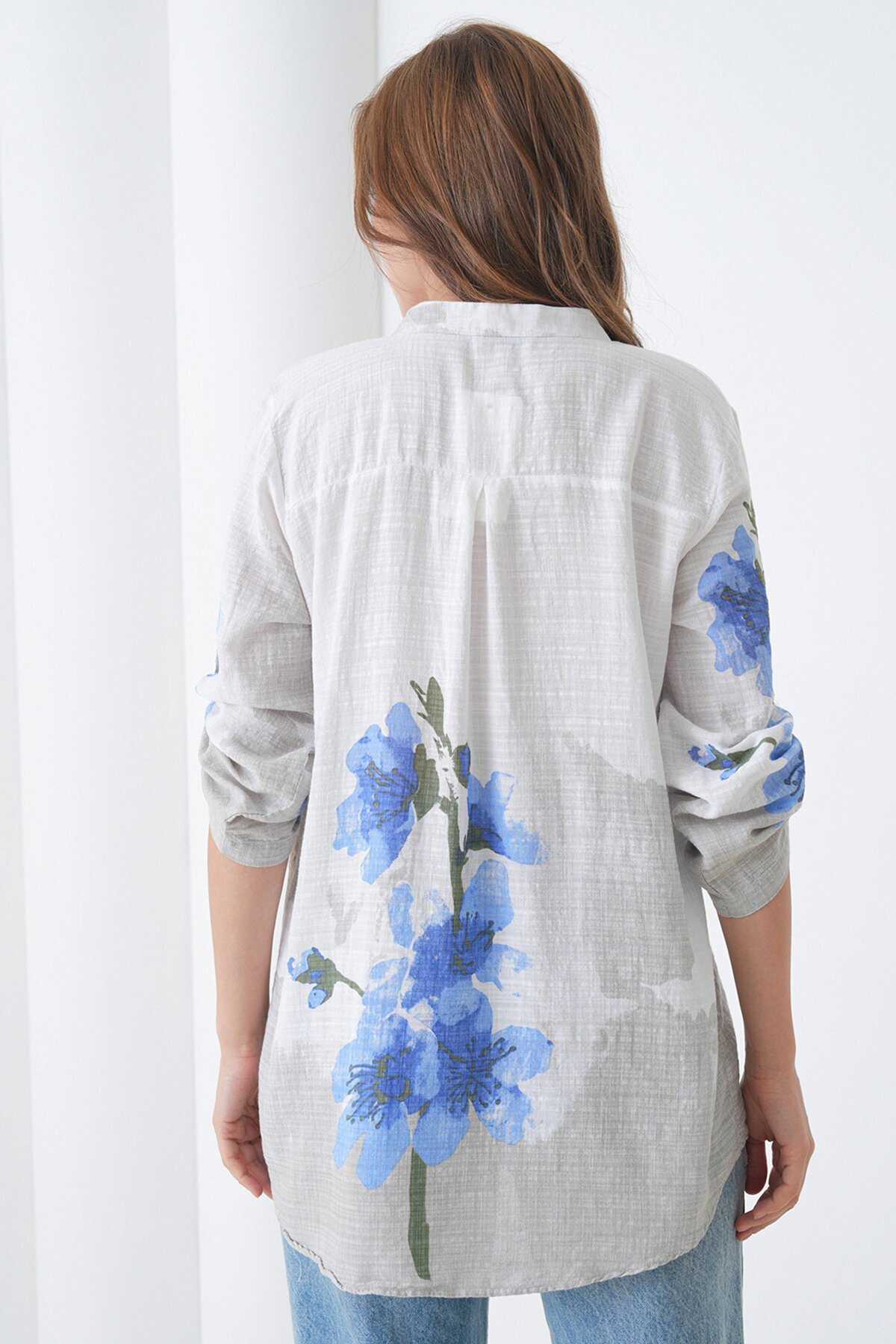 Hakim Yaka Çiçek Desenli Keten Gömlek