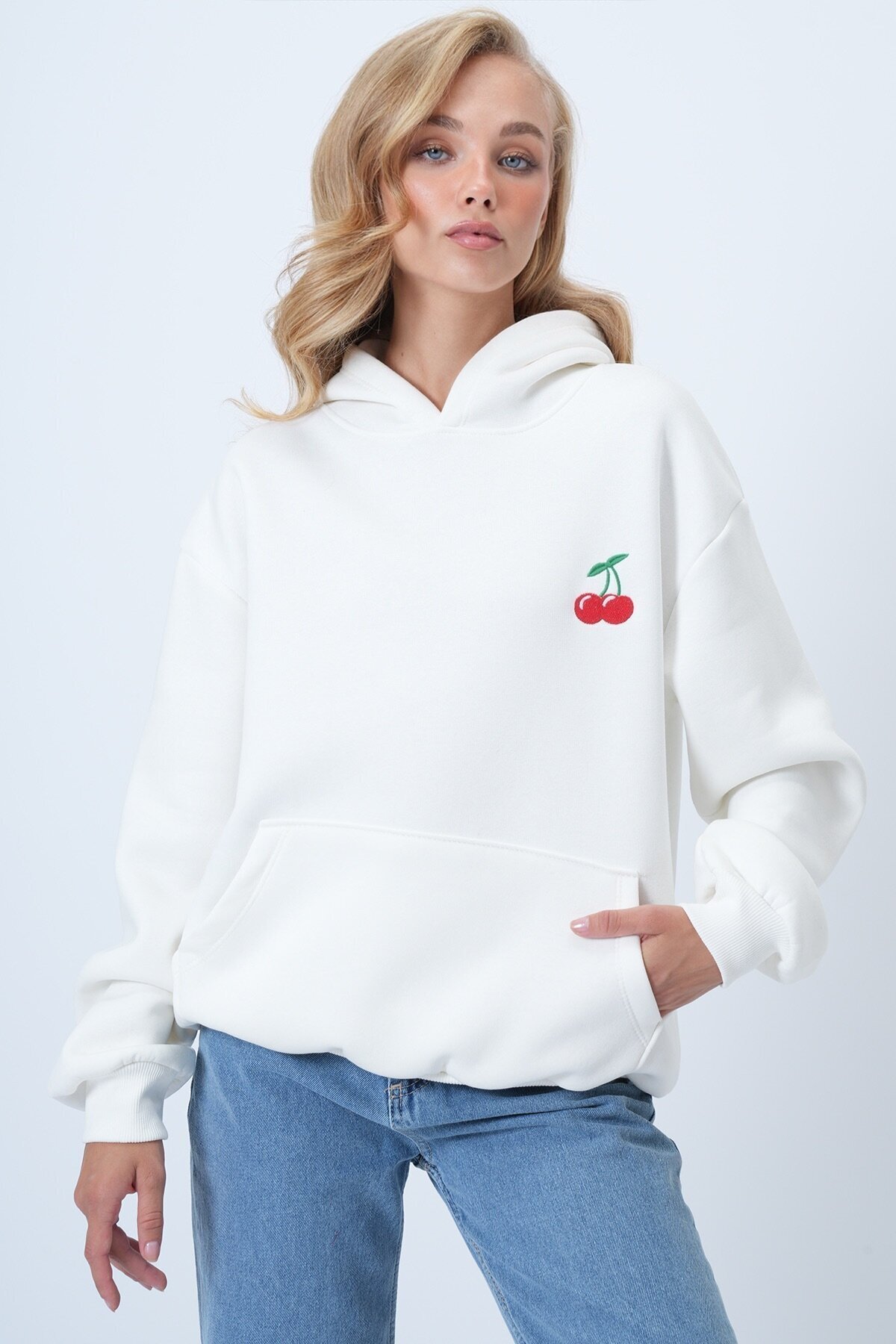 İçi Şardonlu Kanguru Cepli Kiraz Nakışlı Kapüşonlu 3 İplik Sweatshırt