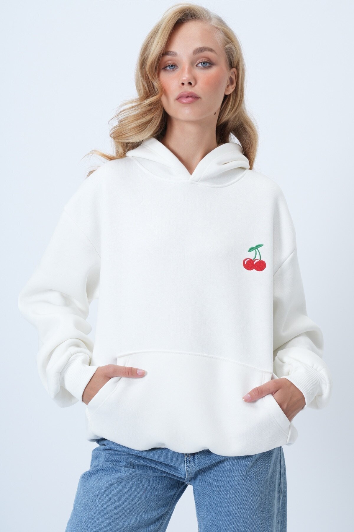 İçi Şardonlu Kanguru Cepli Kiraz Nakışlı Kapüşonlu 3 İplik Sweatshırt