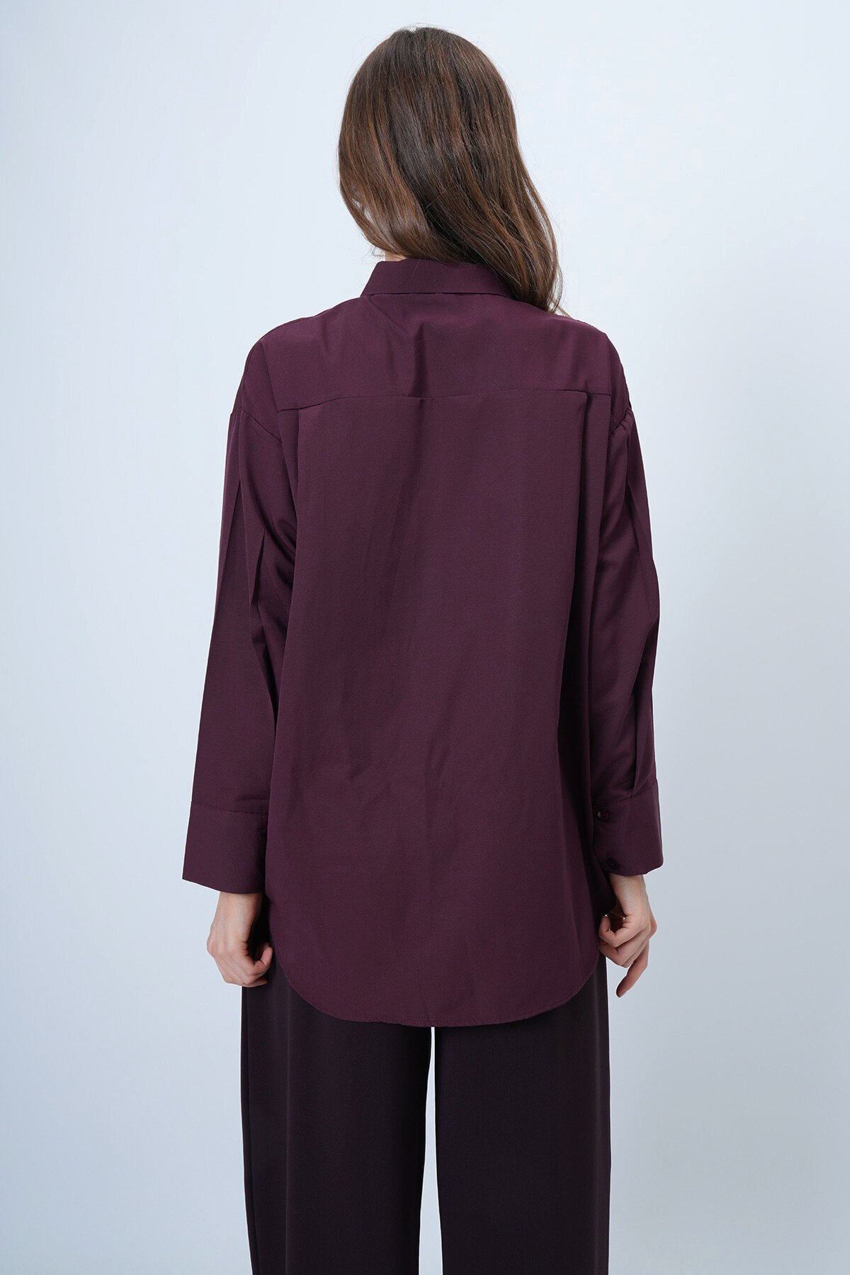 Kalp Broş Detaylı Geniş Manşetli Gömlek