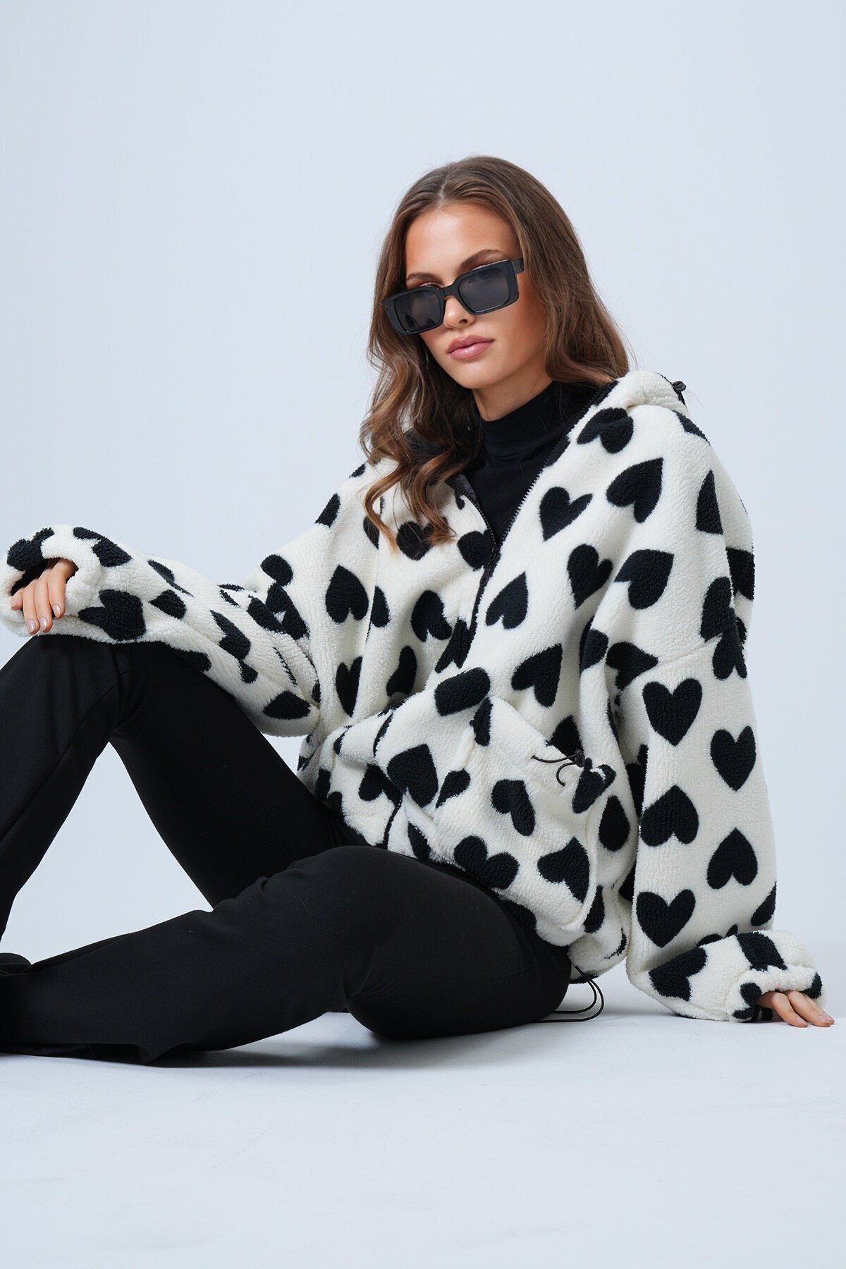 Kalpli Dik Yaka İçi Astarlı Cepli Oversize Peluş Mont