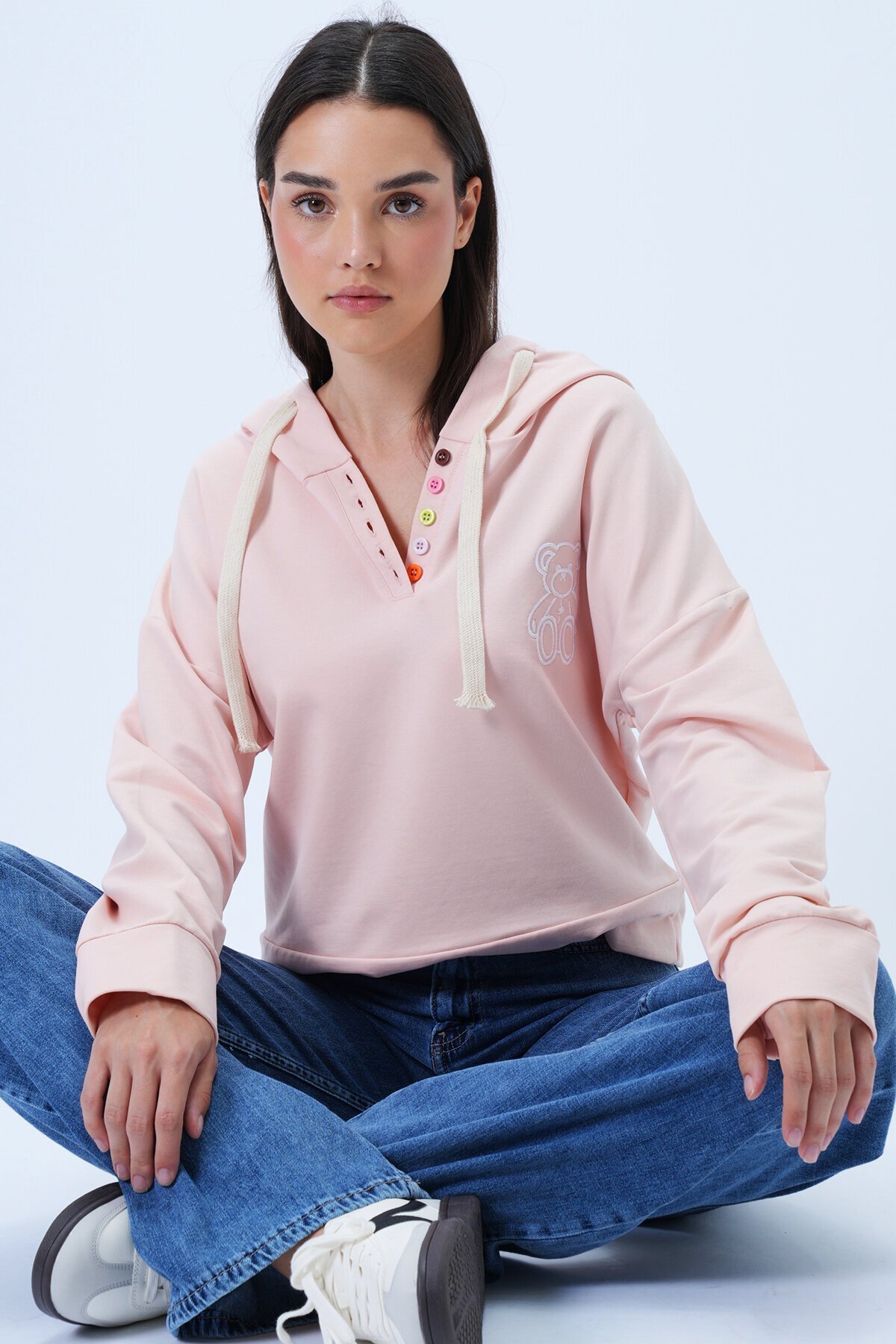 Kapüşonlu Ayıcık Nakışlı Renkli Düğmeli Pamuklu Sweatshırt