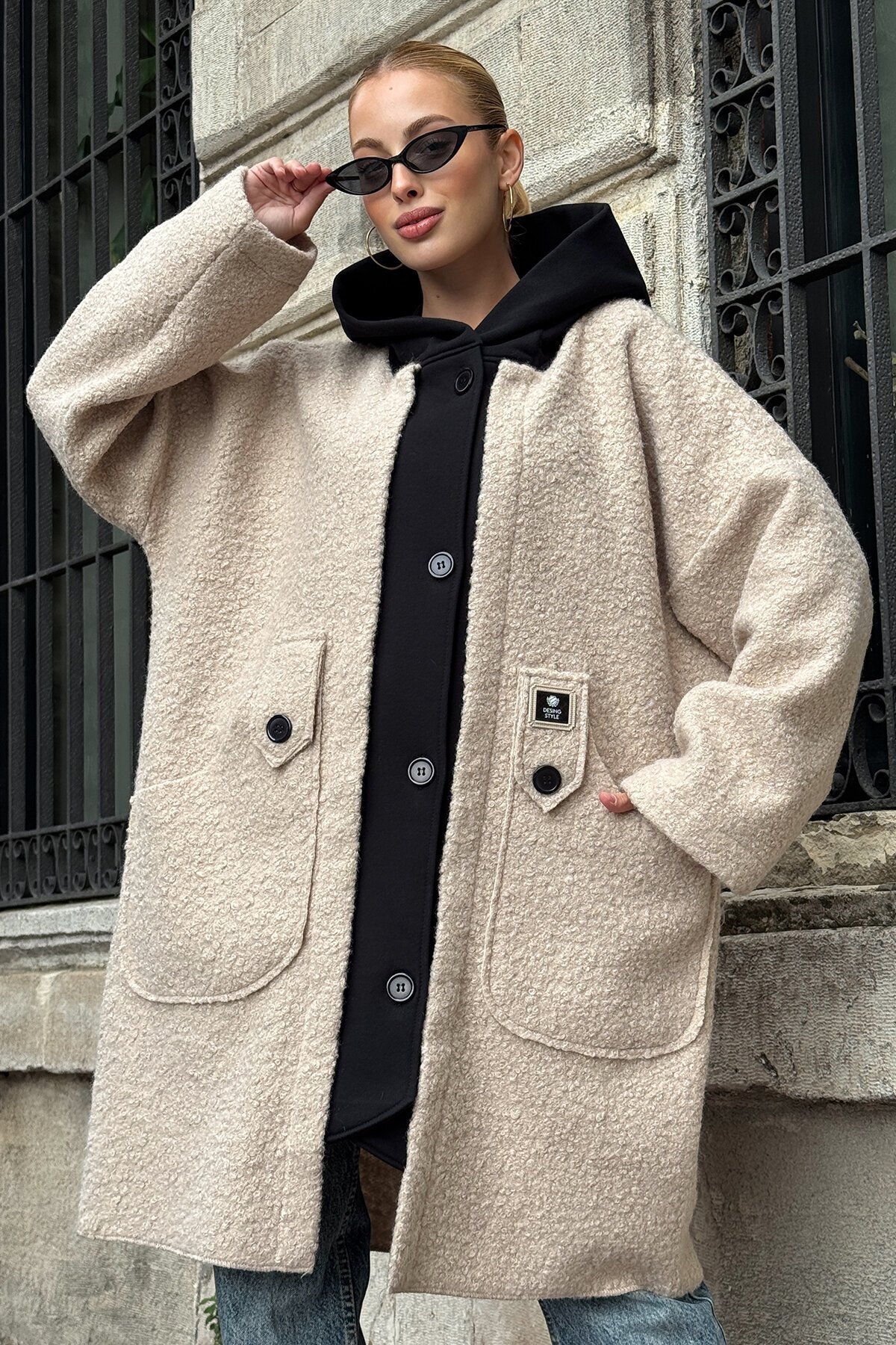 Kapüşonlu Çift Cepli Düğme Kapamalı Kaşe Kaban