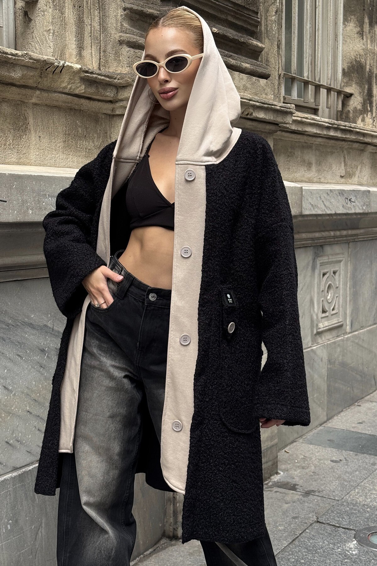 Kapüşonlu Çift Cepli Düğme Kapamalı Kaşe Kaban