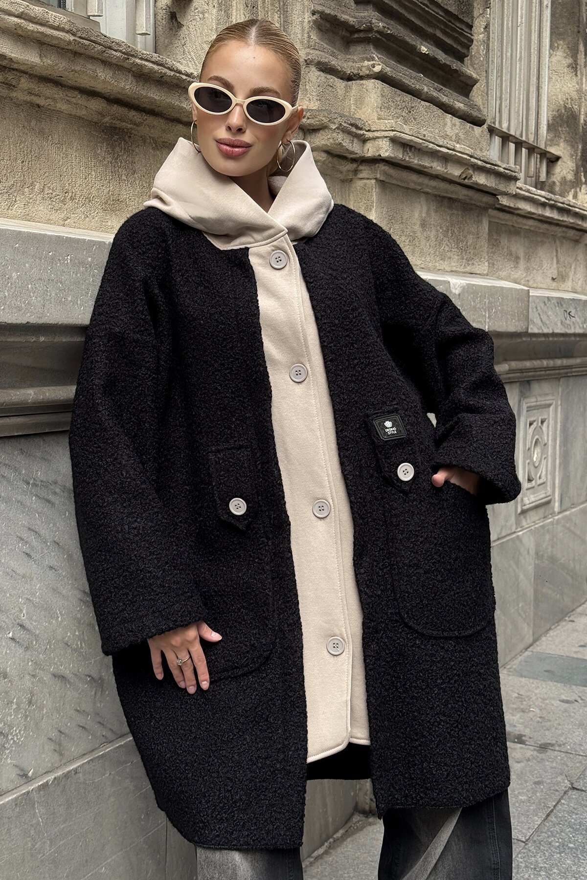 Kapüşonlu Çift Cepli Düğme Kapamalı Kaşe Kaban