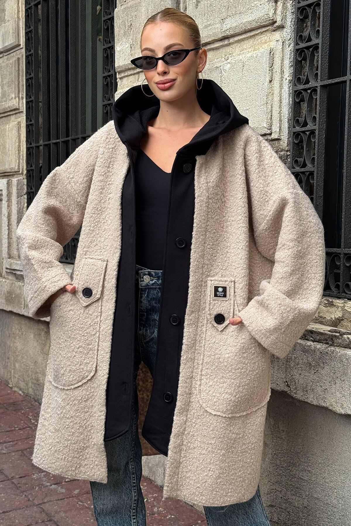 Kapüşonlu Çift Cepli Düğme Kapamalı Kaşe Kaban