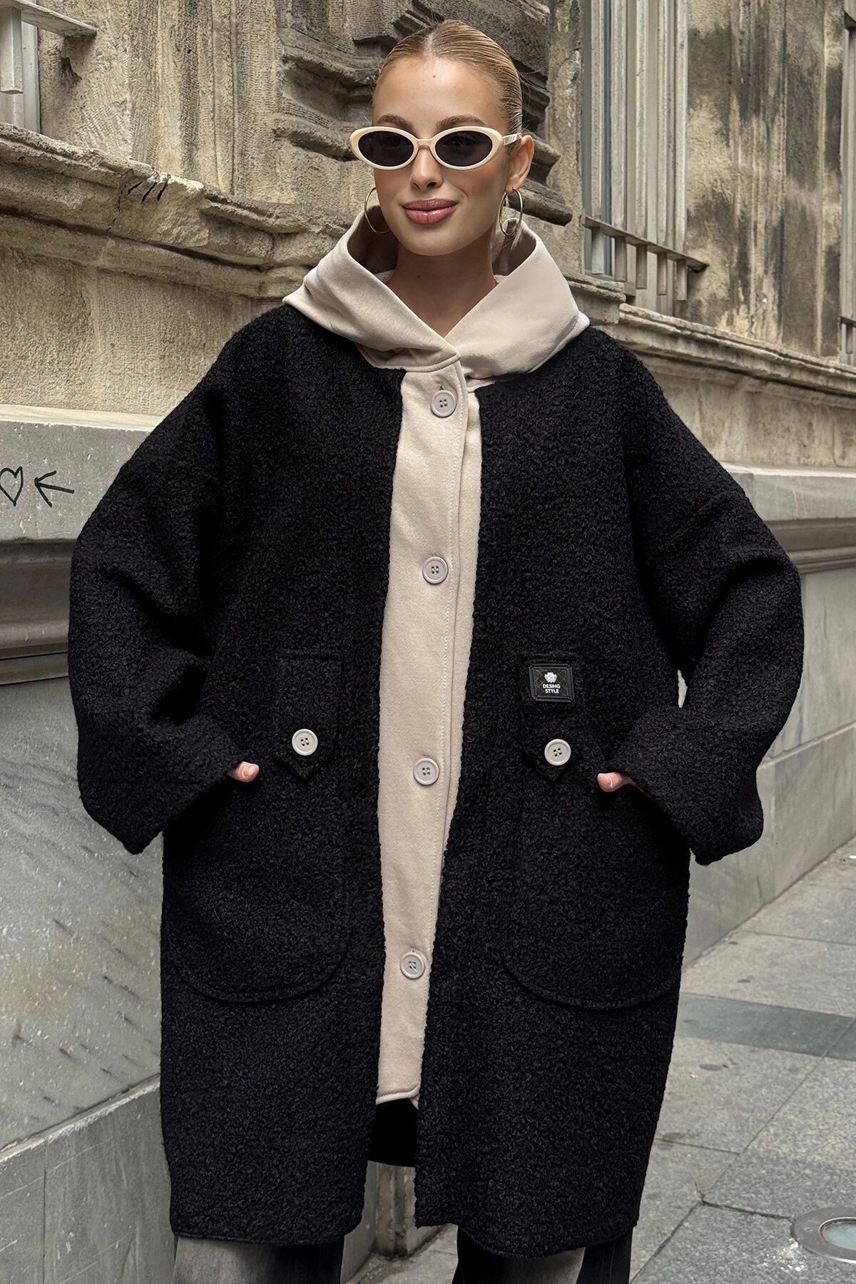 Kapüşonlu Çift Cepli Düğme Kapamalı Kaşe Kaban