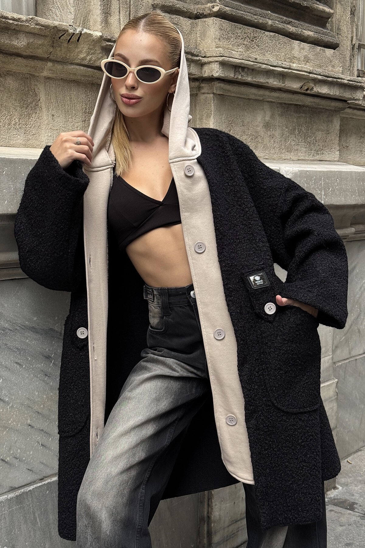 Kapüşonlu Çift Cepli Düğme Kapamalı Kaşe Kaban