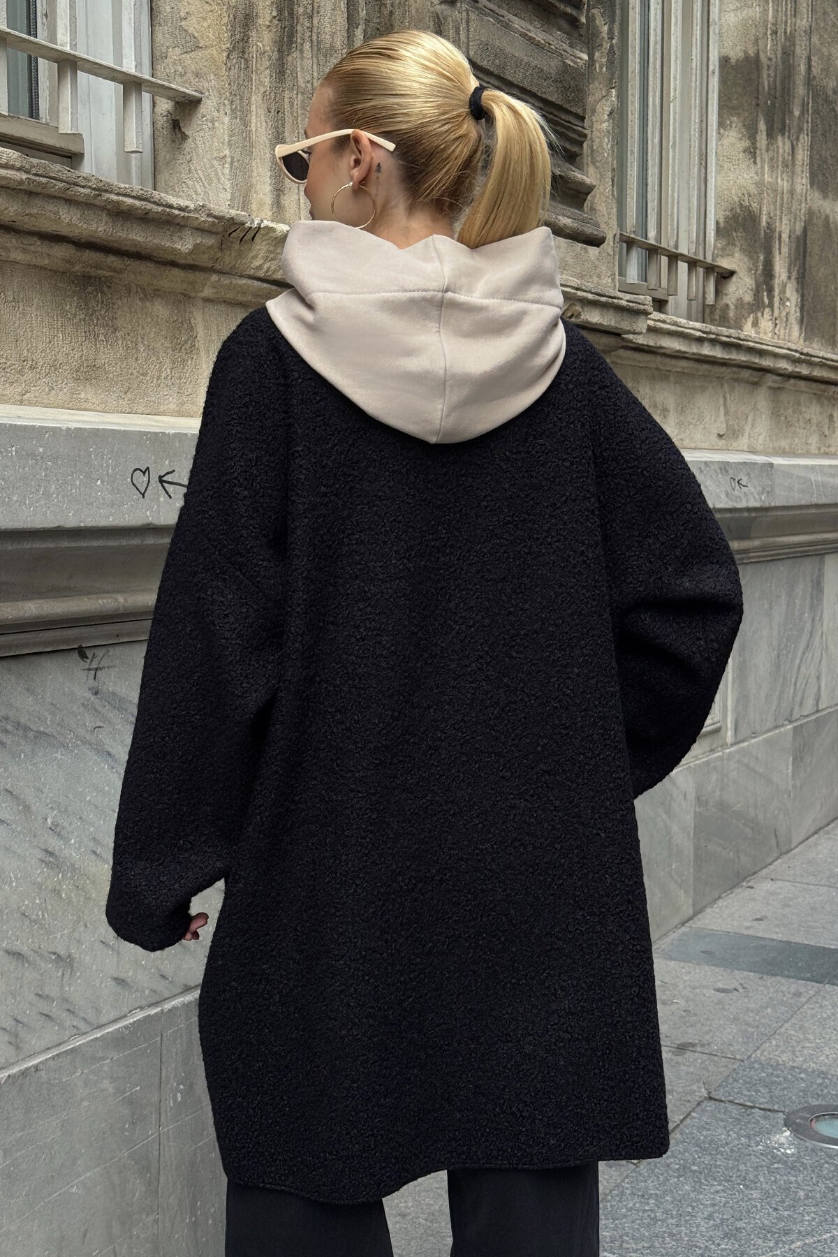 Kapüşonlu Çift Cepli Düğme Kapamalı Kaşe Kaban