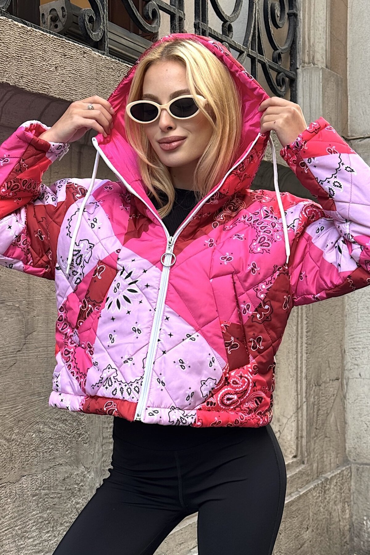 Pembe Kapüşonlu Kol Fermuarlı Kapitone Şişme Astarlı Mont