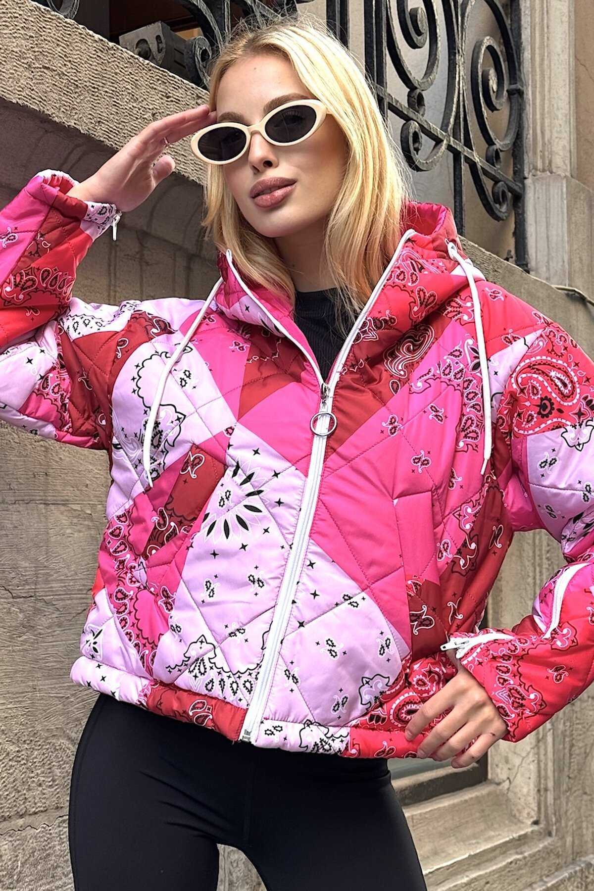 Pembe Kapüşonlu Kol Fermuarlı Kapitone Şişme Astarlı Mont