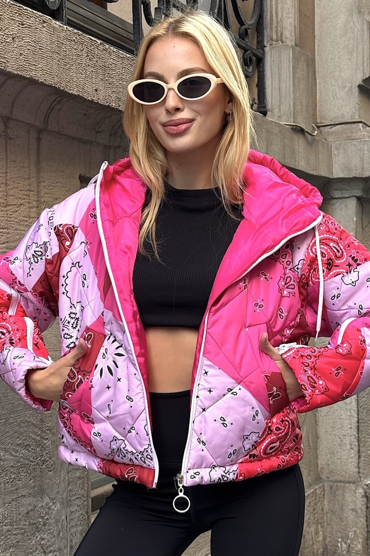 Pembe Kapüşonlu Kol Fermuarlı Kapitone Şişme Astarlı Mont