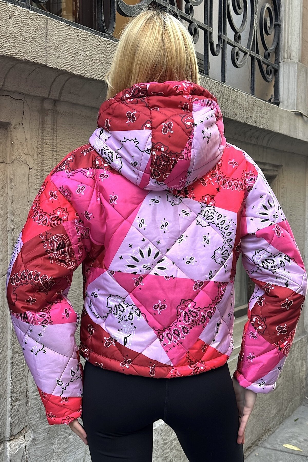 Pembe Kapüşonlu Kol Fermuarlı Kapitone Şişme Astarlı Mont