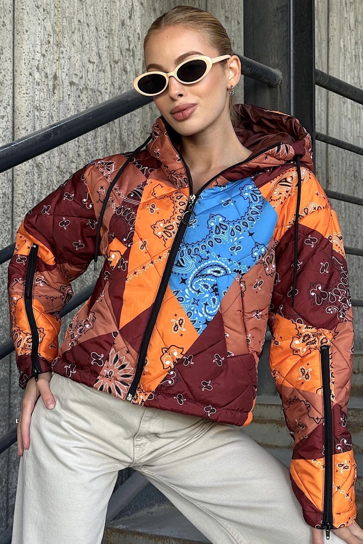 Mix Kapüşonlu Kol Fermuarlı Kapitone Şişme Astarlı Mont