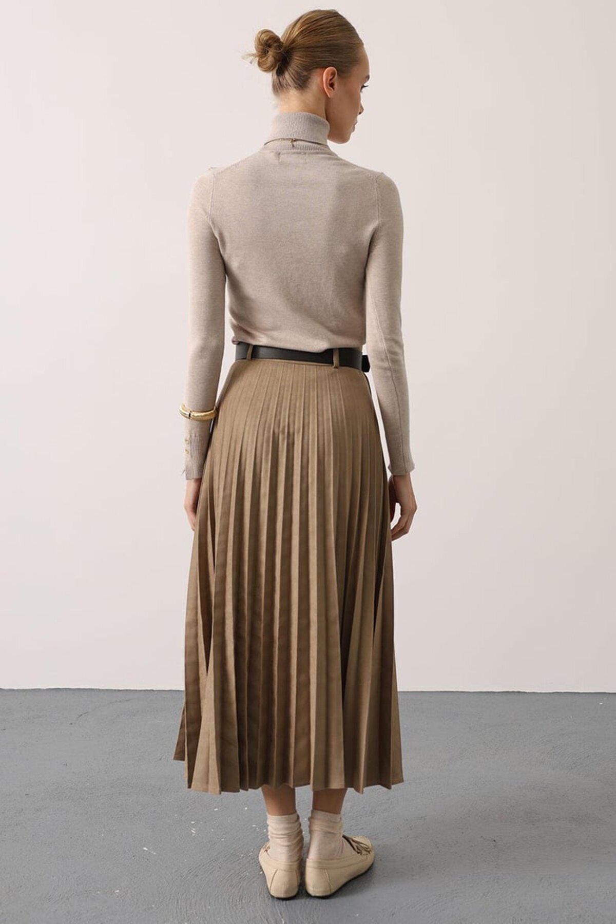 Kemer Detaylı Fermuar Piliseli Midi Boy Süet  Etek