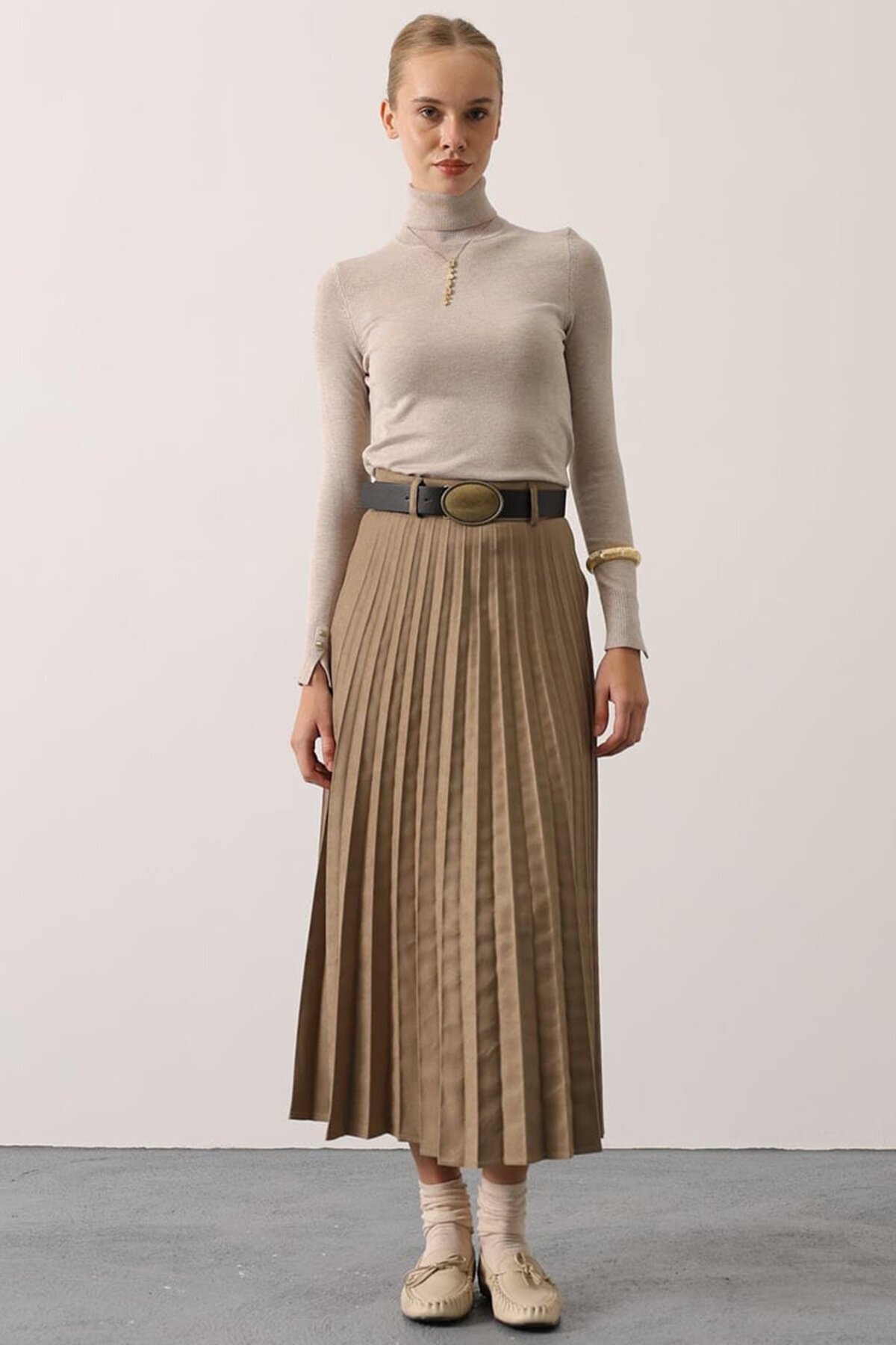 Kemer Detaylı Fermuar Piliseli Midi Boy Süet  Etek