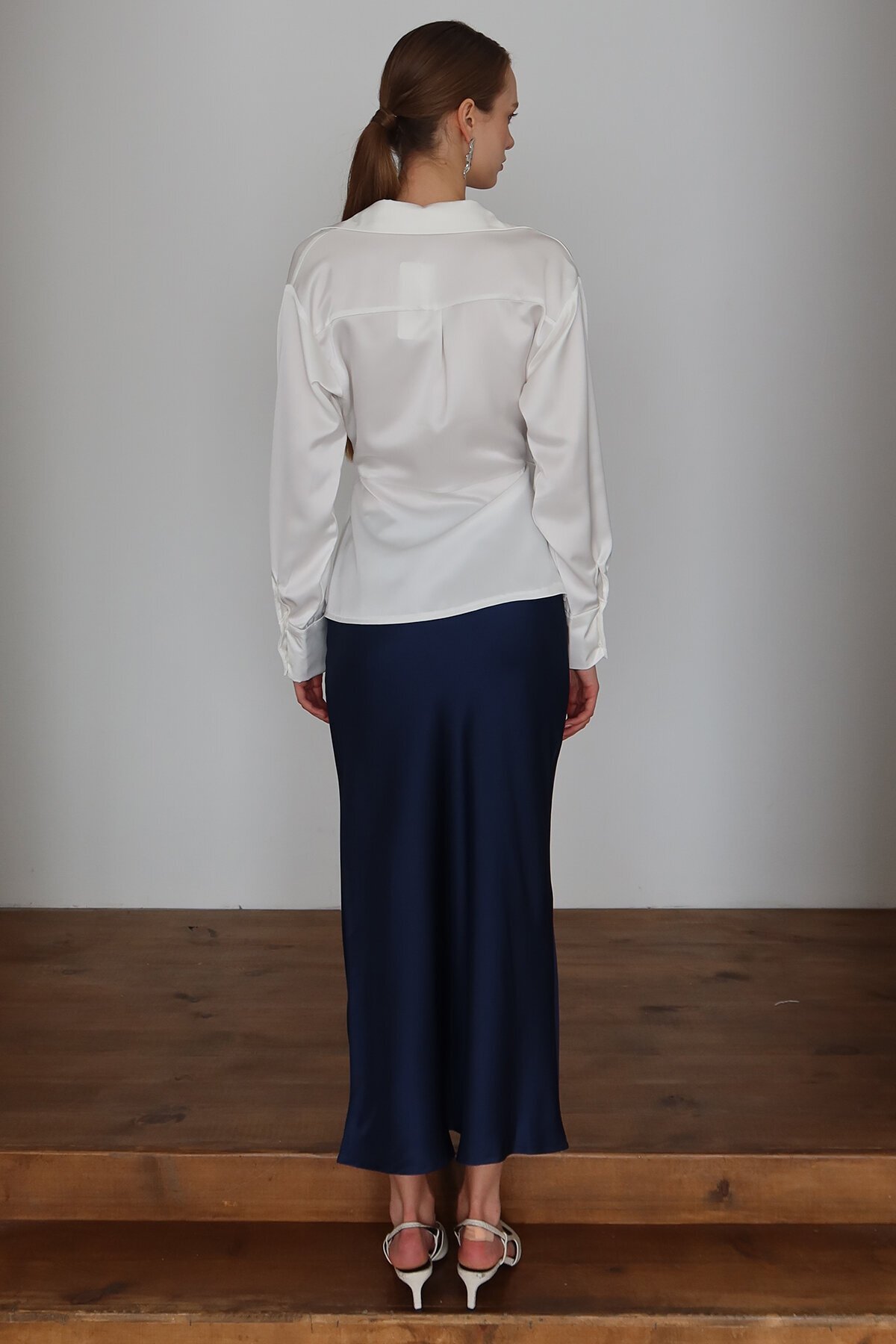 Kruvaze Yaka Bağlamalı Saten Bluz