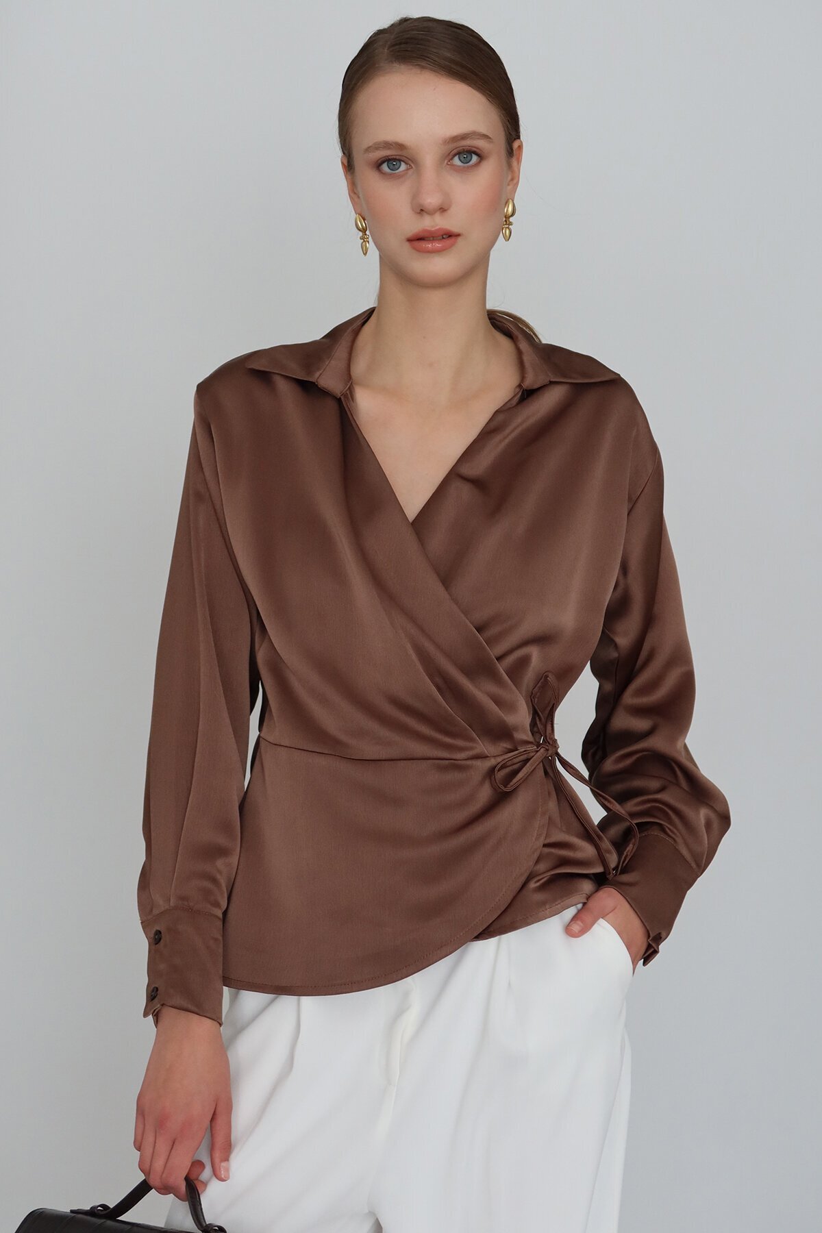 Kruvaze Yaka Bağlamalı Saten Bluz