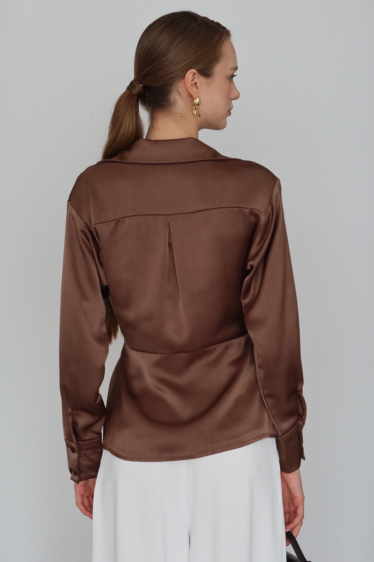 Kruvaze Yaka Bağlamalı Saten Bluz