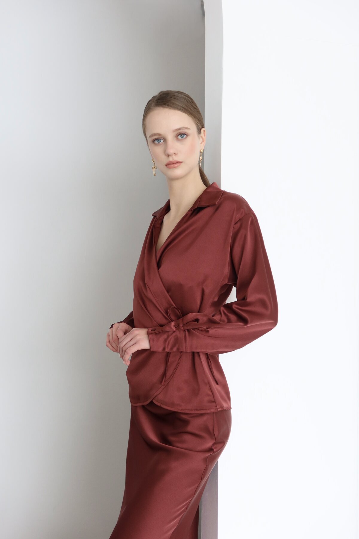 Kruvaze Yaka Bağlamalı Saten Bluz