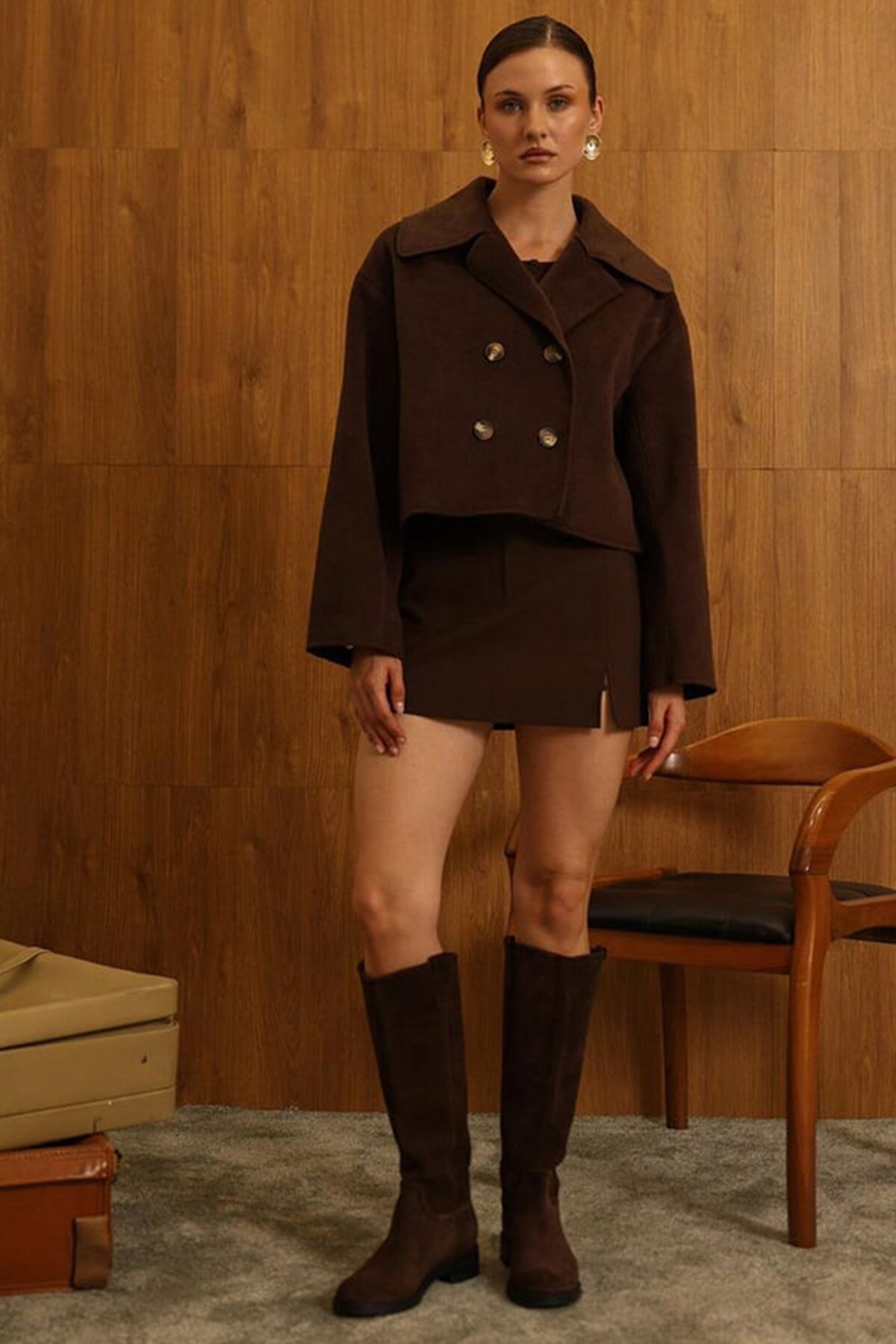 Kruvaze Yaka Düğmeli Kısa Kaşe Ceket