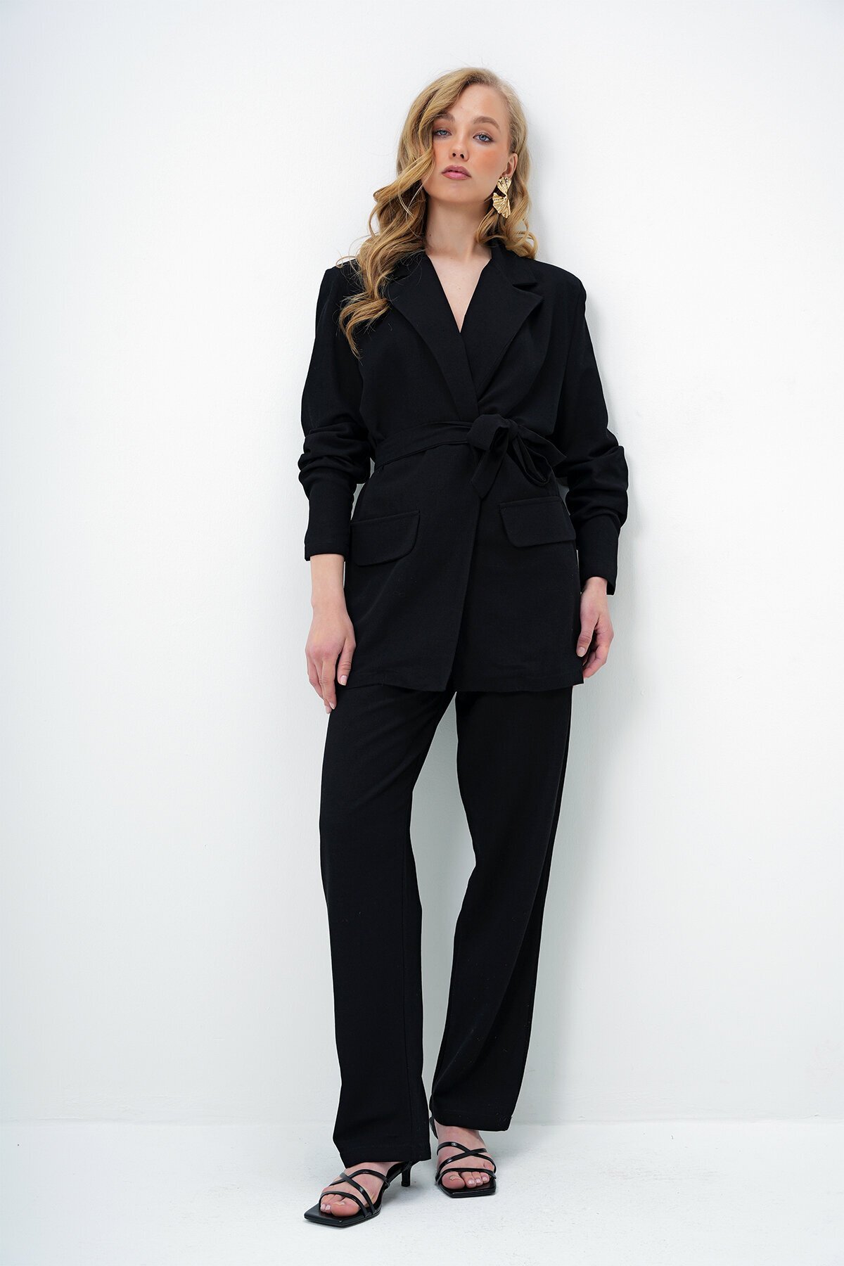 Kuşak Detaylı Keten Ceket Ve Çift Cepli Pantolon Takım