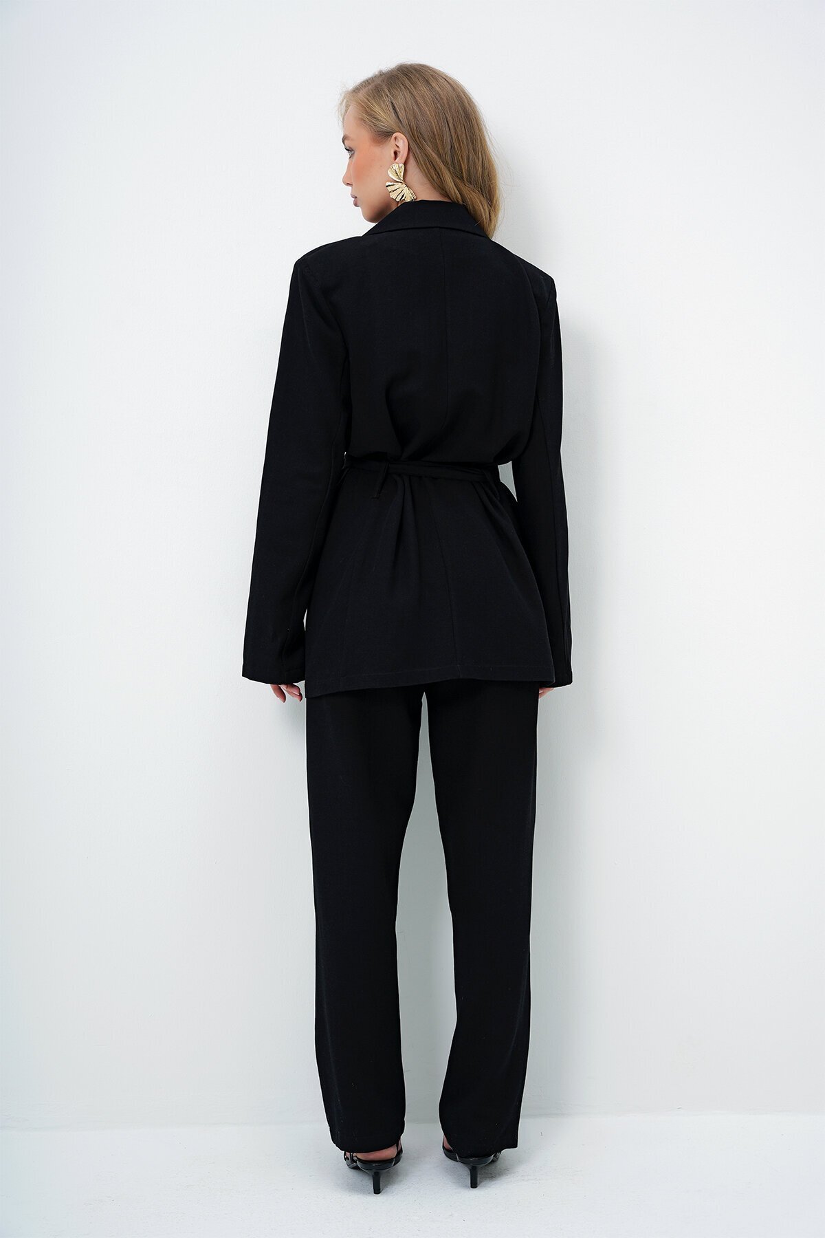 Kuşak Detaylı Keten Ceket Ve Çift Cepli Pantolon Takım