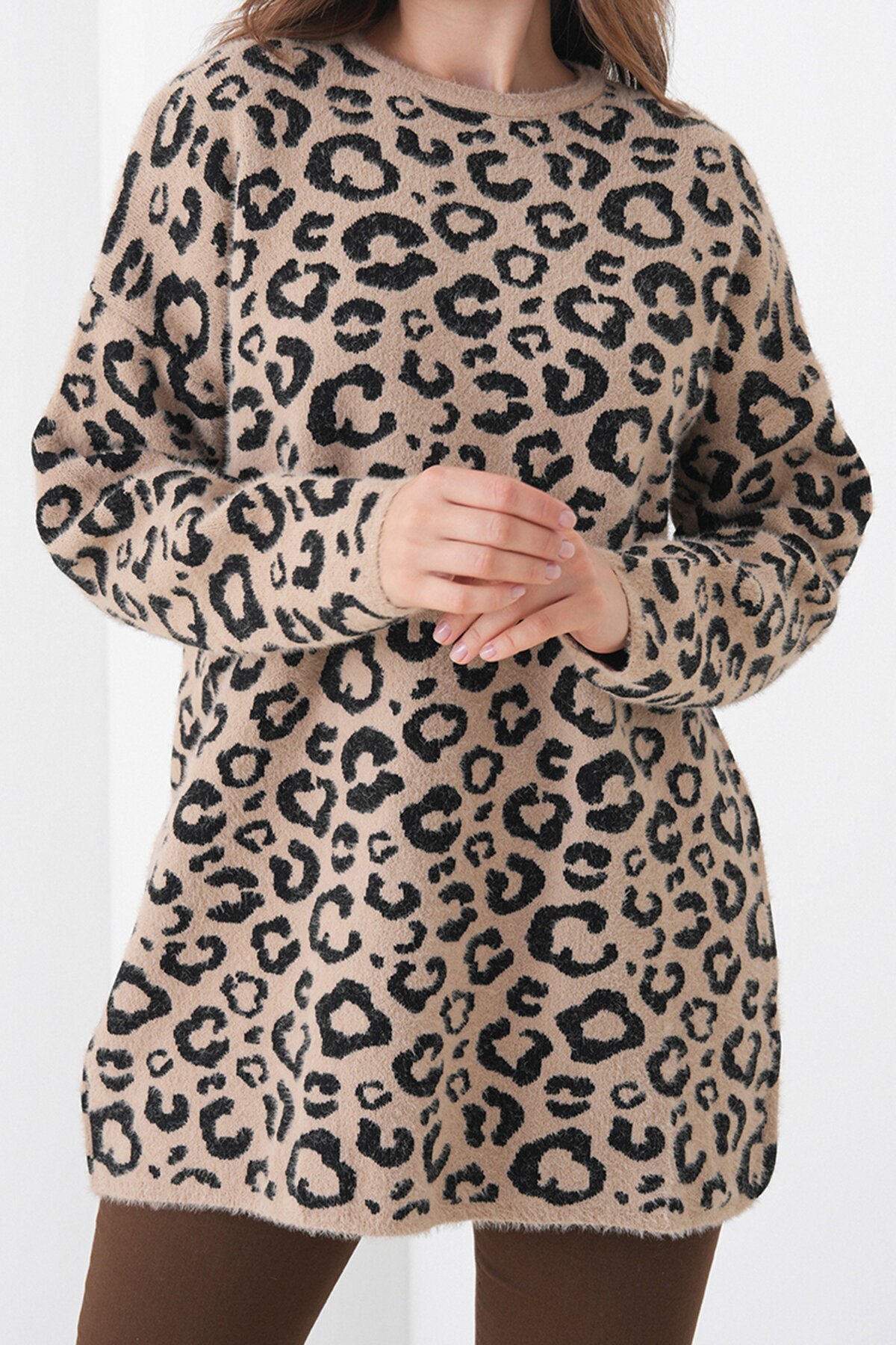 Leopar Desenli Bisiklet Yaka Yumoş Triko Kazak