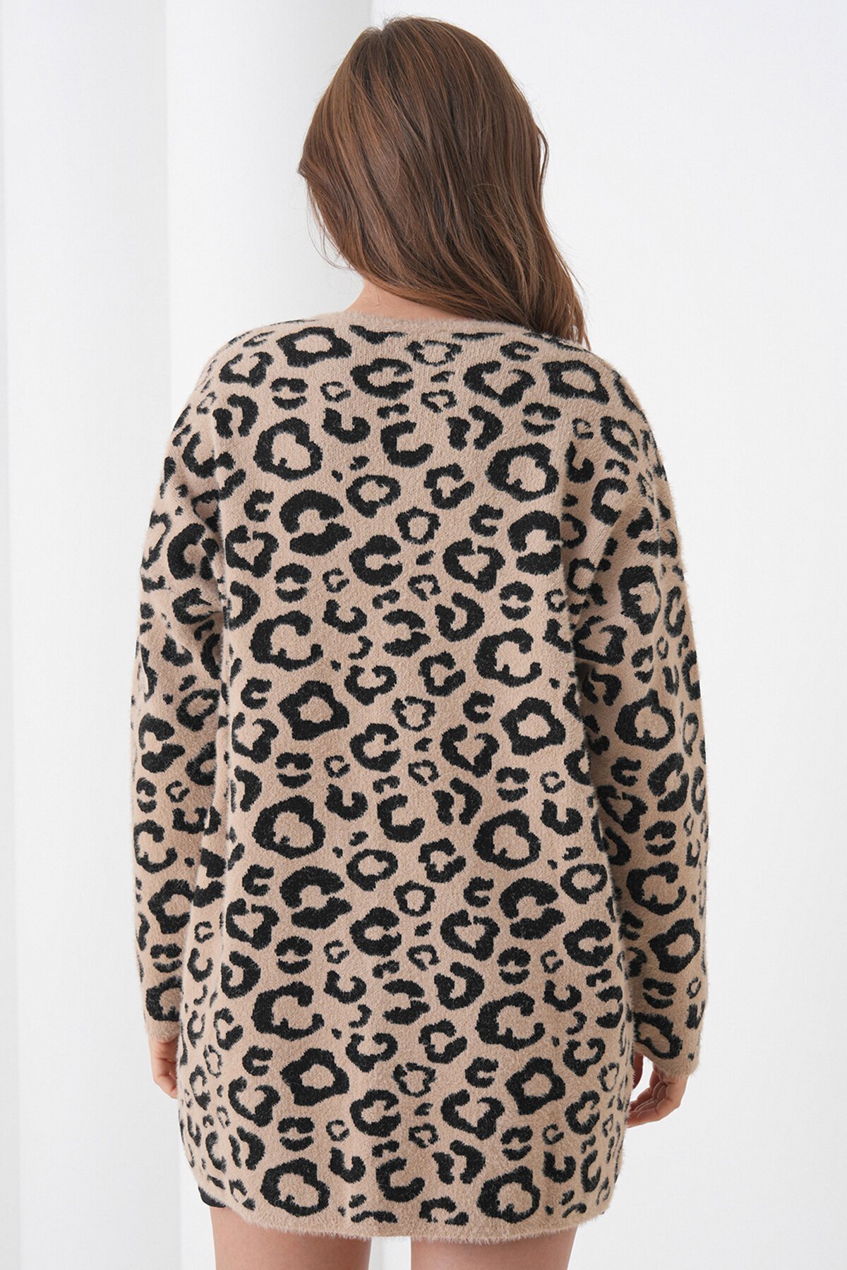 Leopar Desenli Düğmeli Yumoş Triko Hırka