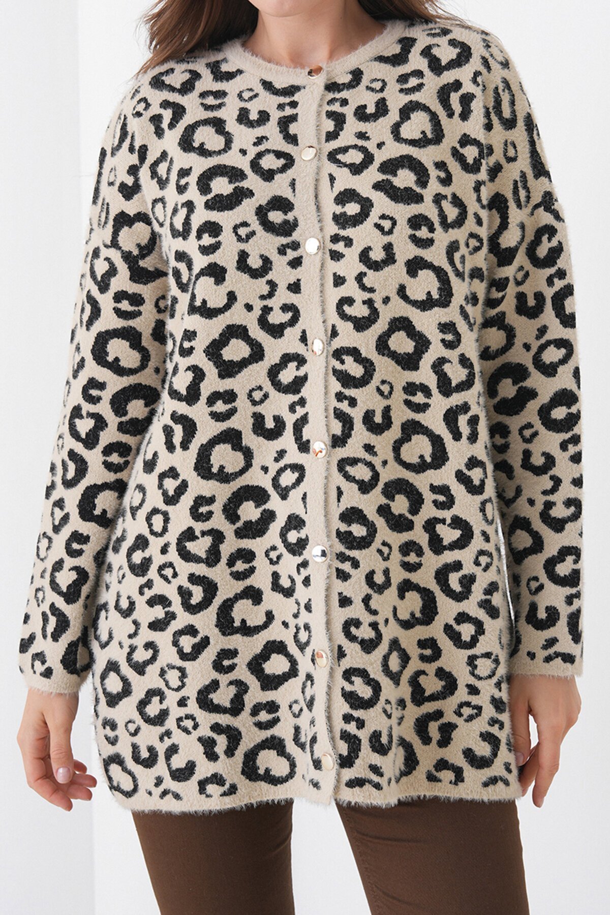 Leopar Desenli Düğmeli Yumoş Triko Hırka