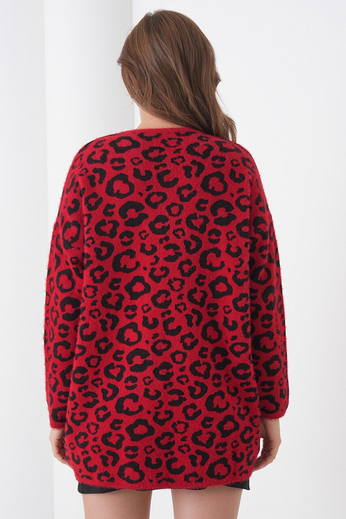 Leopar Desenli Düğmeli Yumoş Triko Hırka