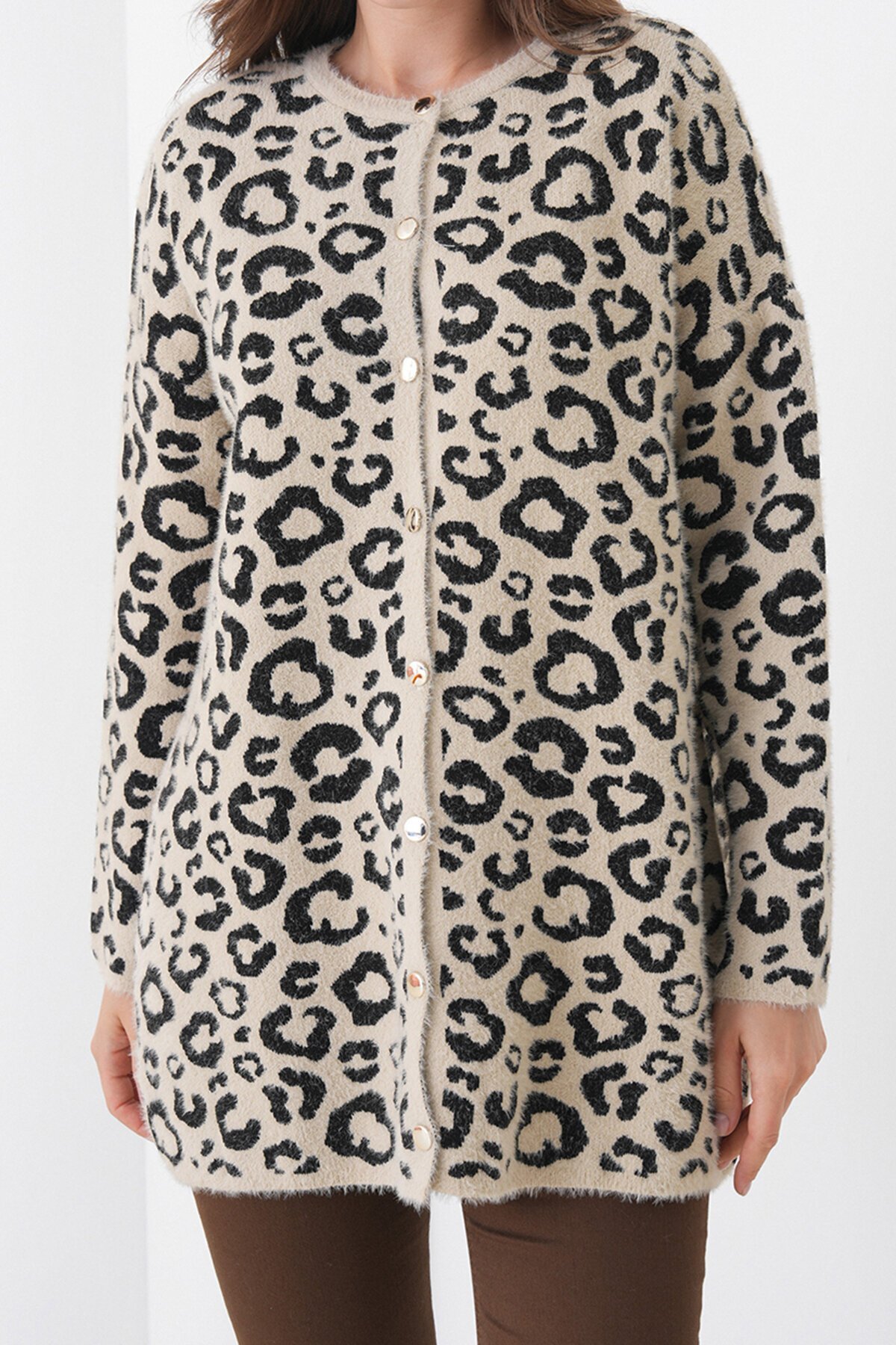 Leopar Desenli Düğmeli Yumoş Triko Hırka