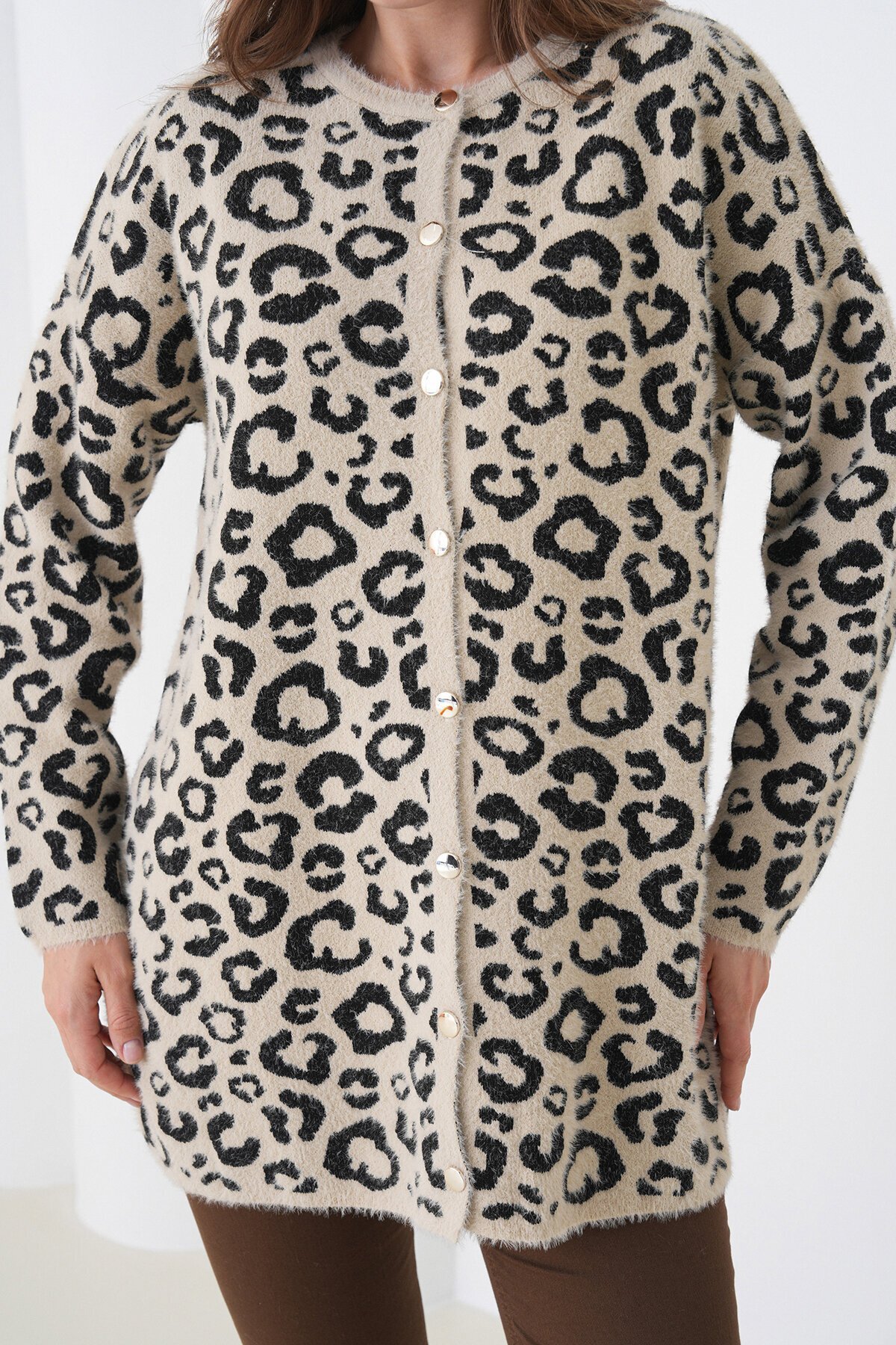Leopar Desenli Düğmeli Yumoş Triko Hırka