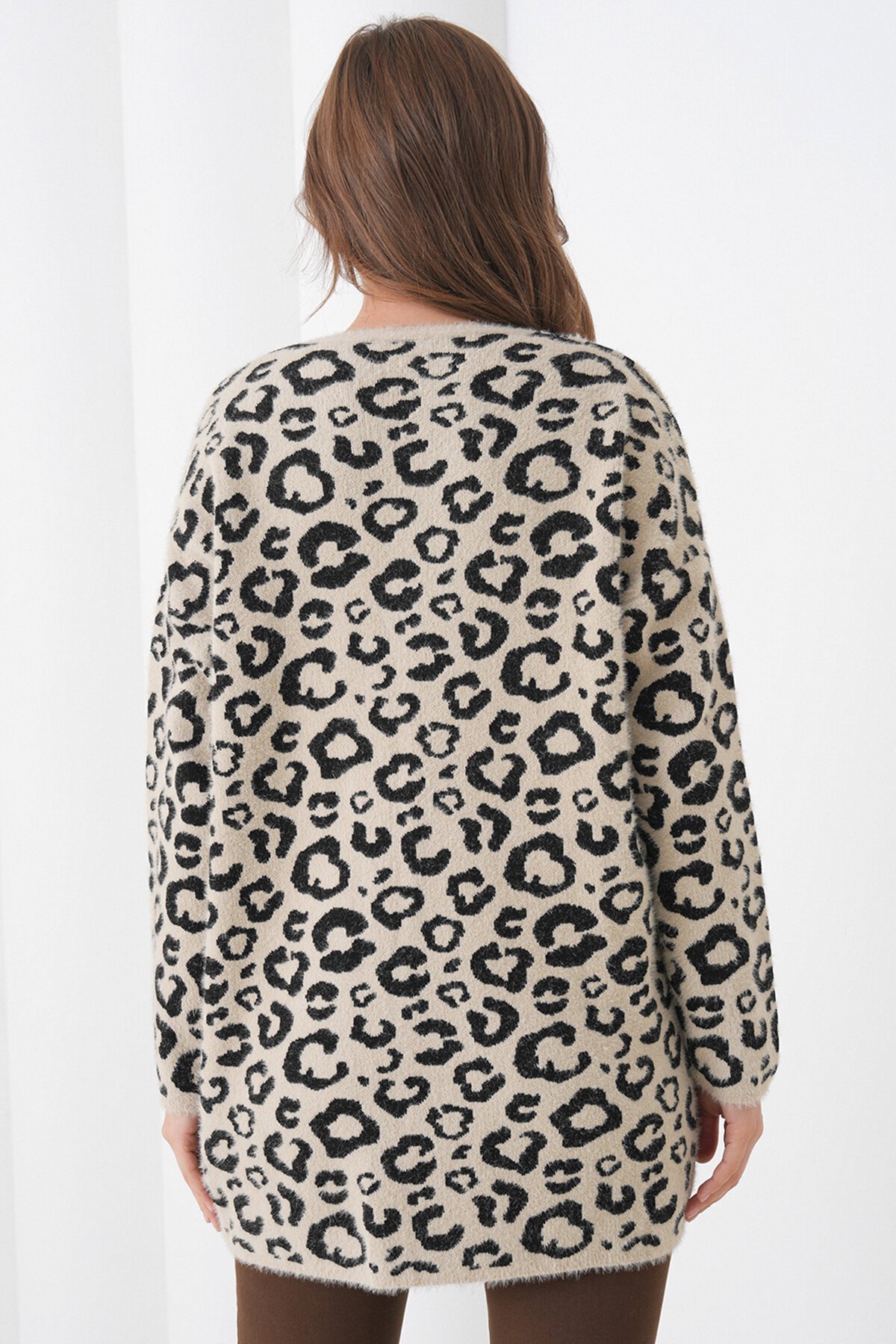 Leopar Desenli Düğmeli Yumoş Triko Hırka