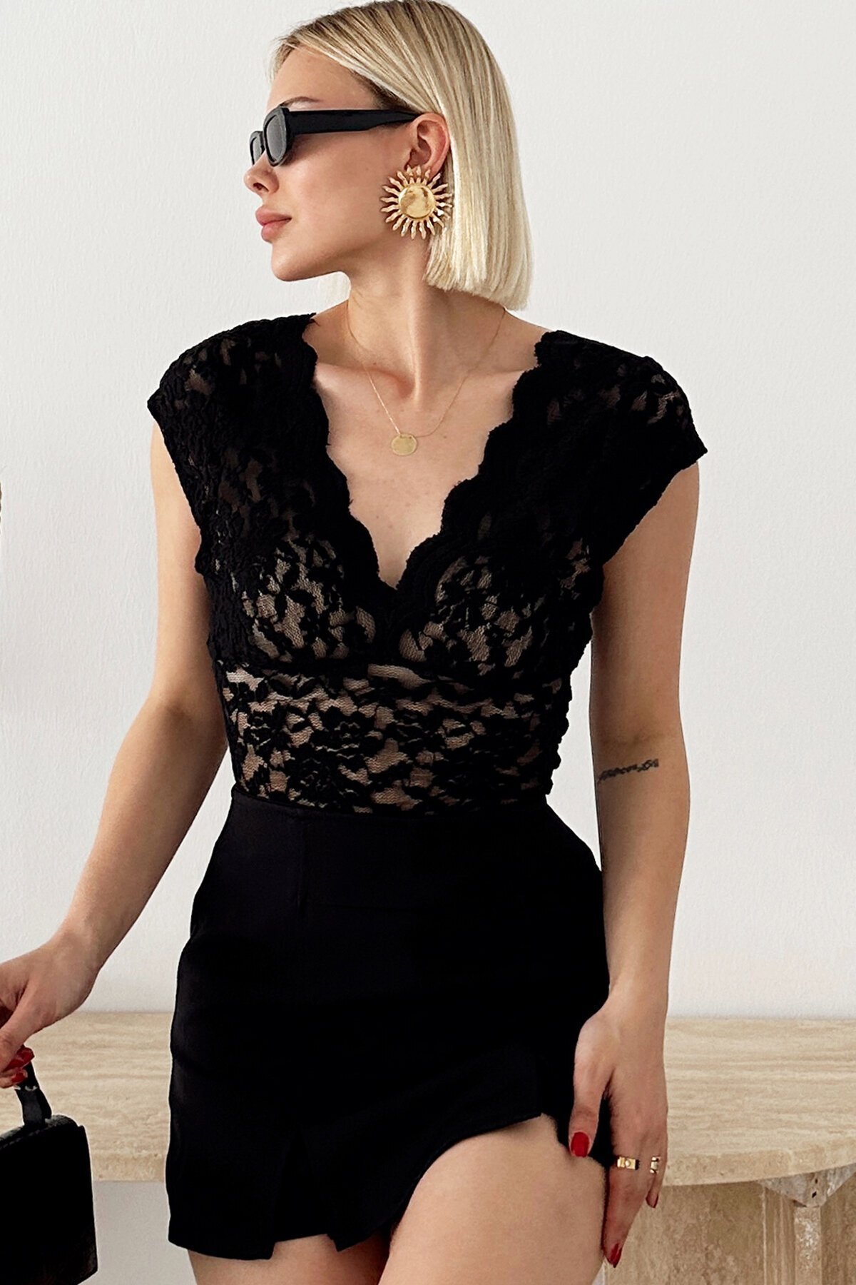 Ön Ve Arka V Yaka Dantel Bluz