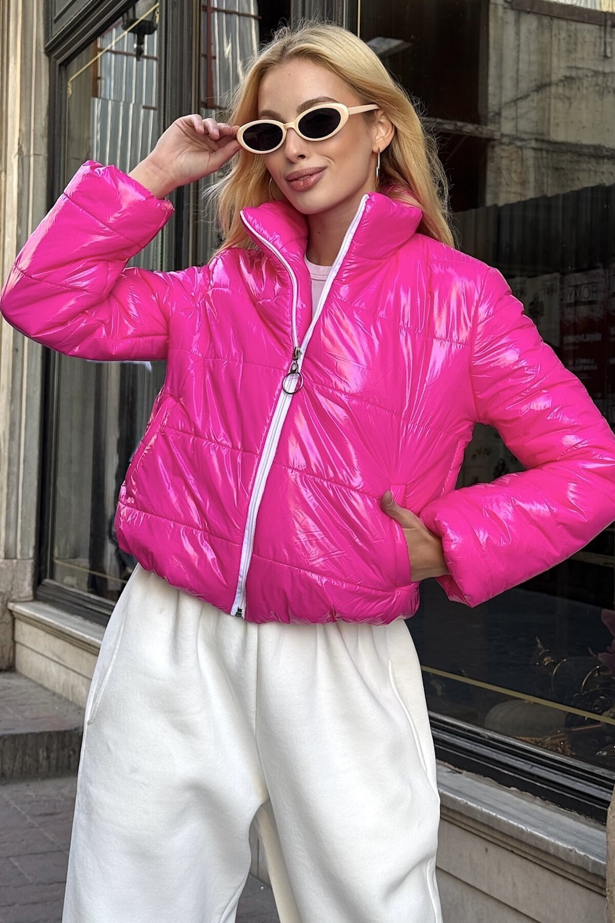 Pembe Parlak Kumaş Dik Yaka Fermuarlı Şişme Astarlı Mont