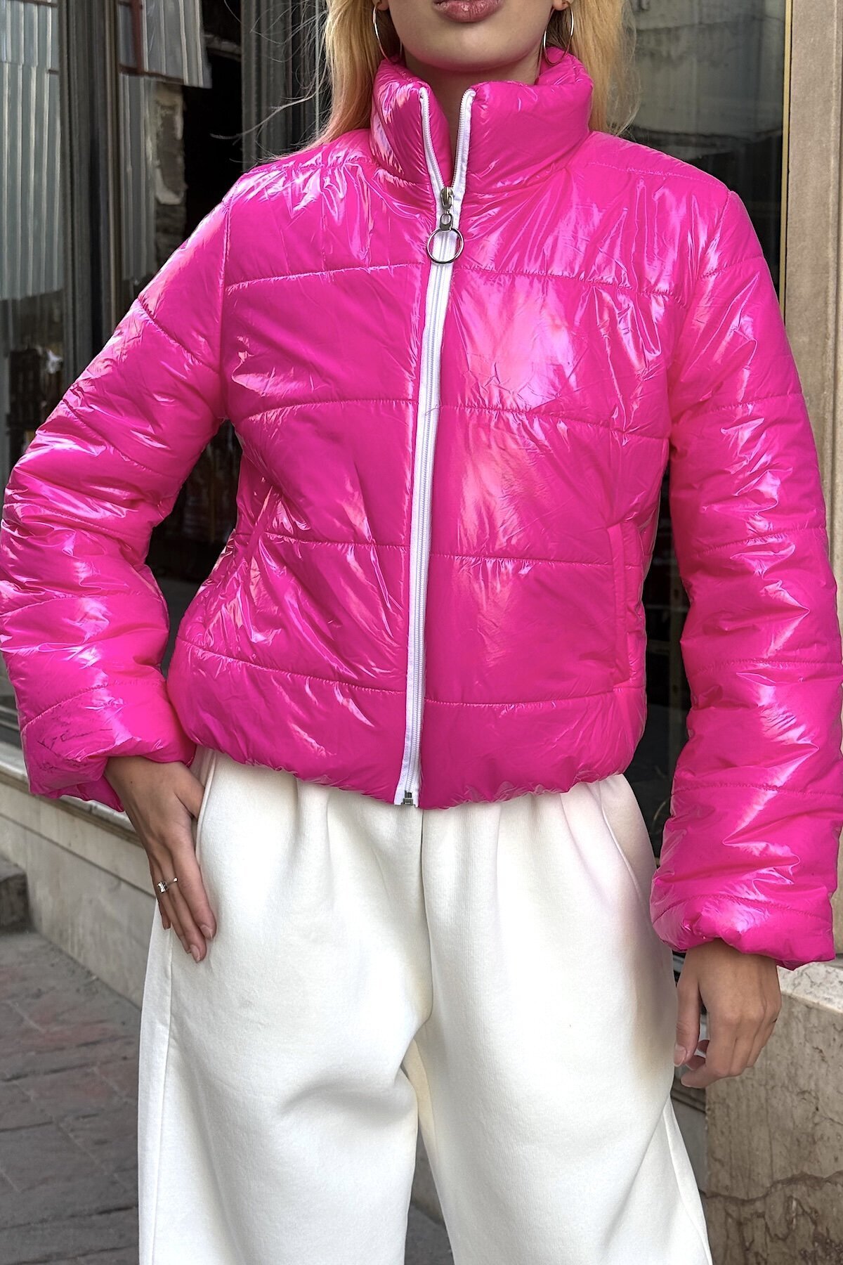 Pembe Parlak Kumaş Dik Yaka Fermuarlı Şişme Astarlı Mont