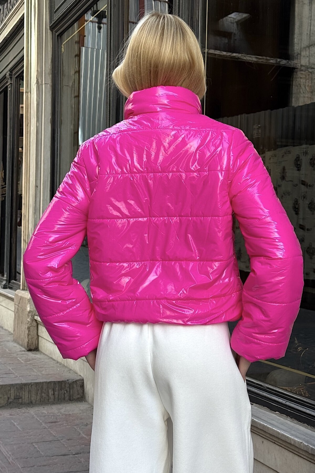 Pembe Parlak Kumaş Dik Yaka Fermuarlı Şişme Astarlı Mont