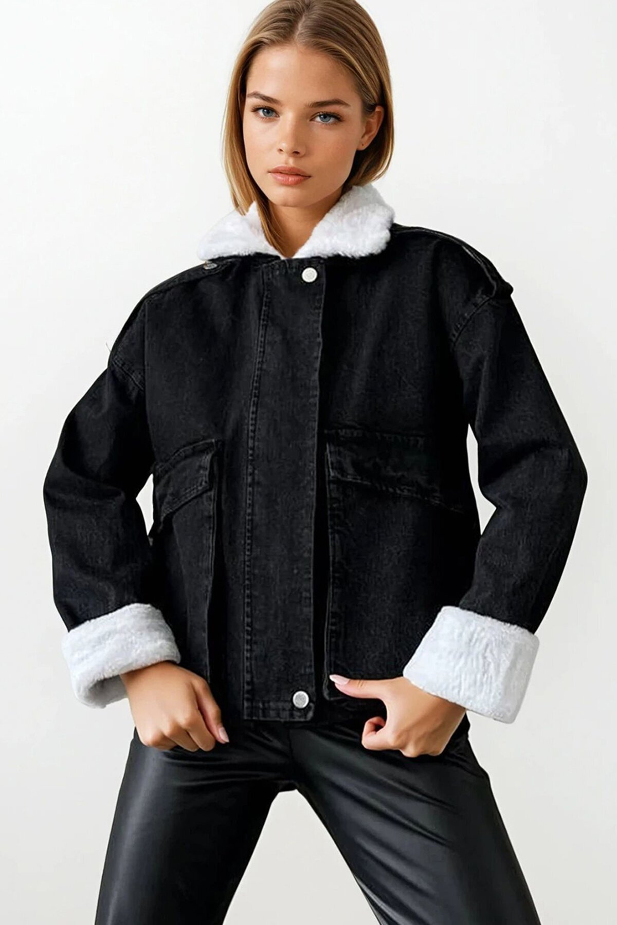 Peluş Detaylı Fermuar Kapamalı Denim Ceket