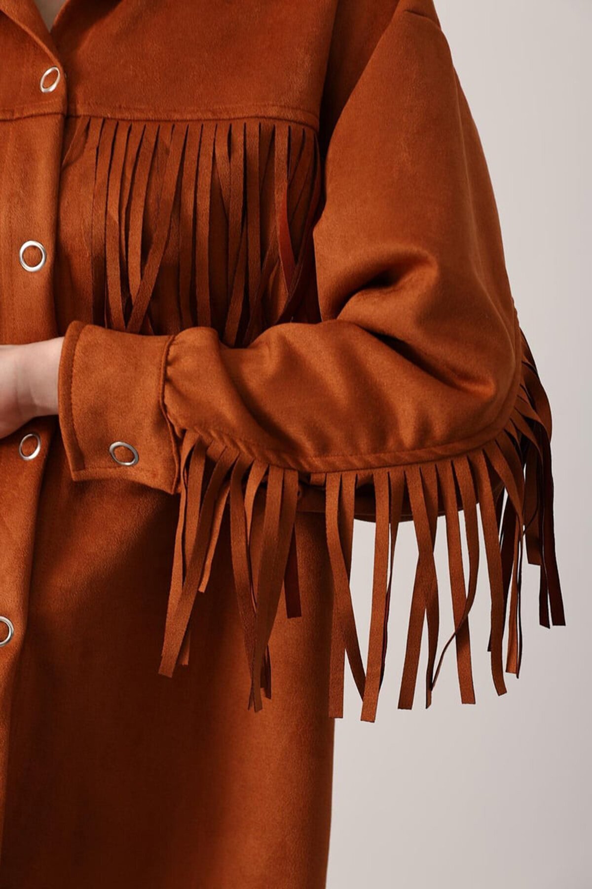 Püskül Detaylı Çıtçıt Kapamalı Gömlek