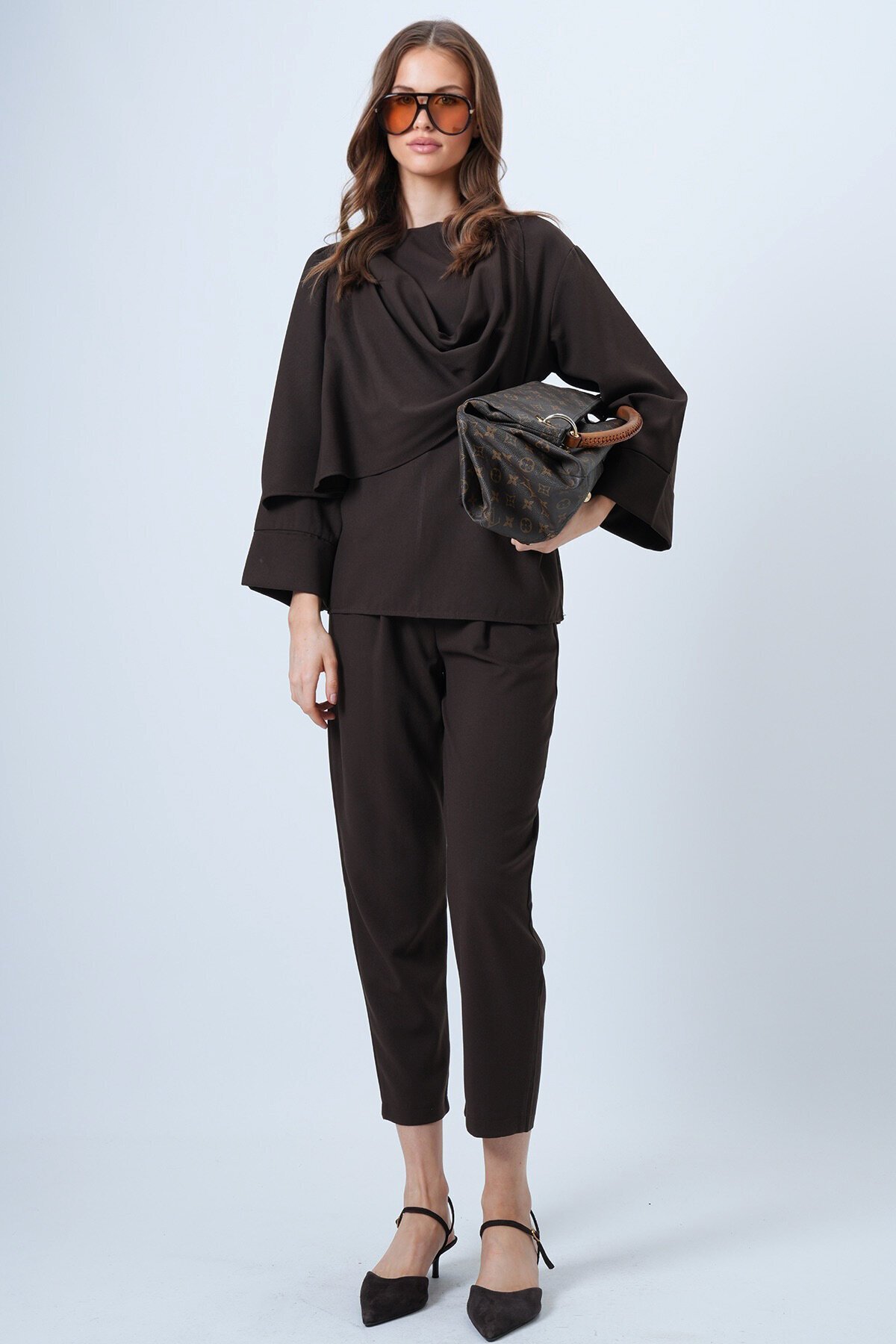 Şal Detaylı Geniş Manşet Bluz Çift Cepli Pantolon Takım