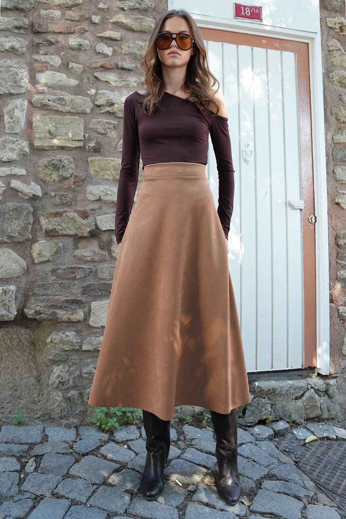 Süet Dokulu Beli Lastikli Geniş Kesim Midi Etek