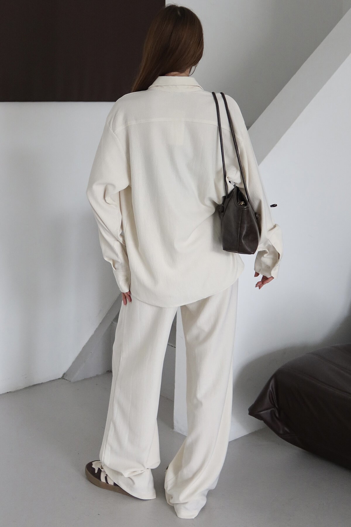 Tek Cepli Oversize Gömlek ve Bağlamalı Pantolon Takım