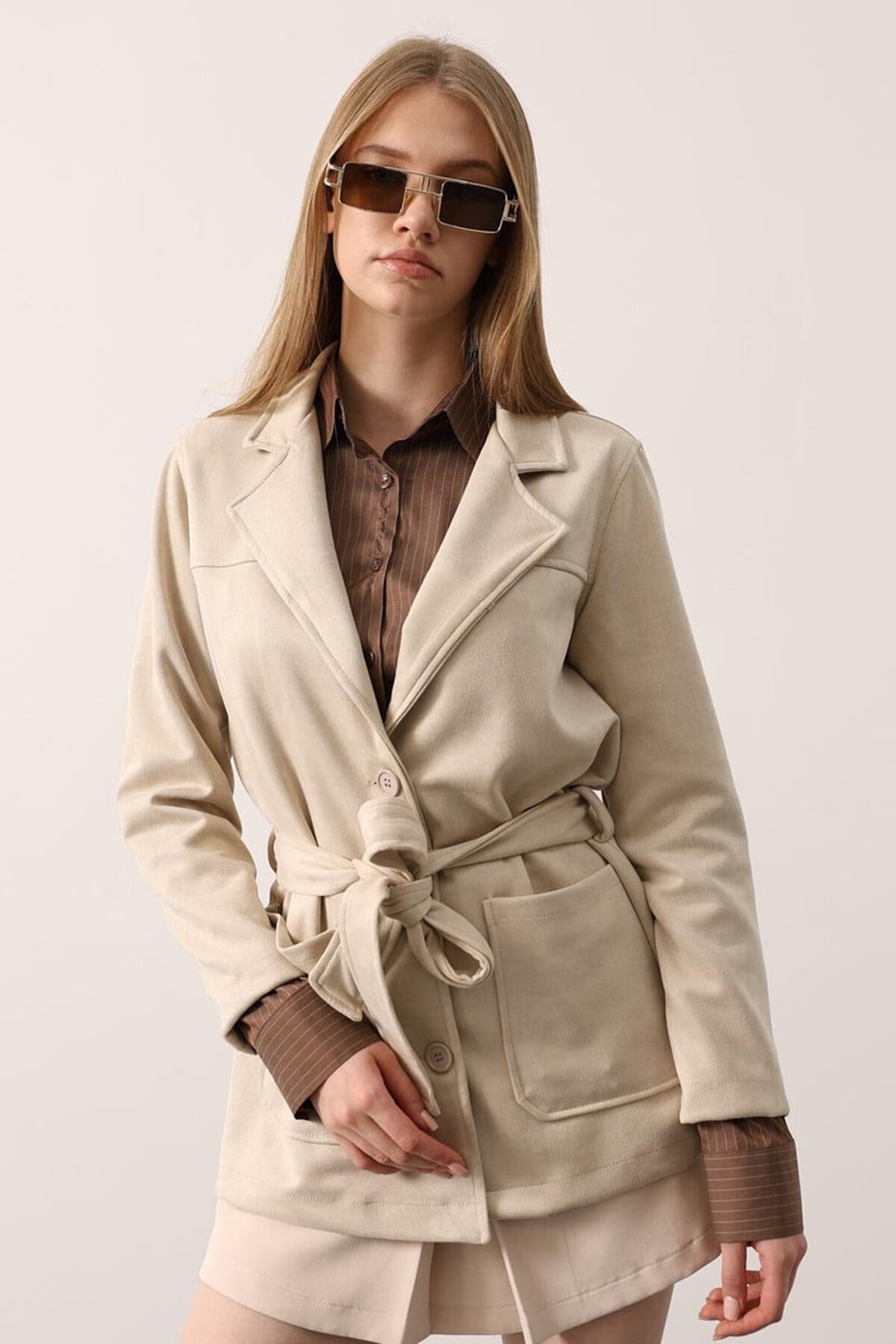 Torba Cepli Kuşaklı Kruvaze Yaka Kaban