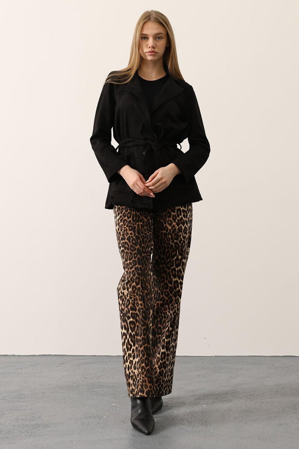 Torba Cepli Kuşaklı Kruvaze Yaka Kaban